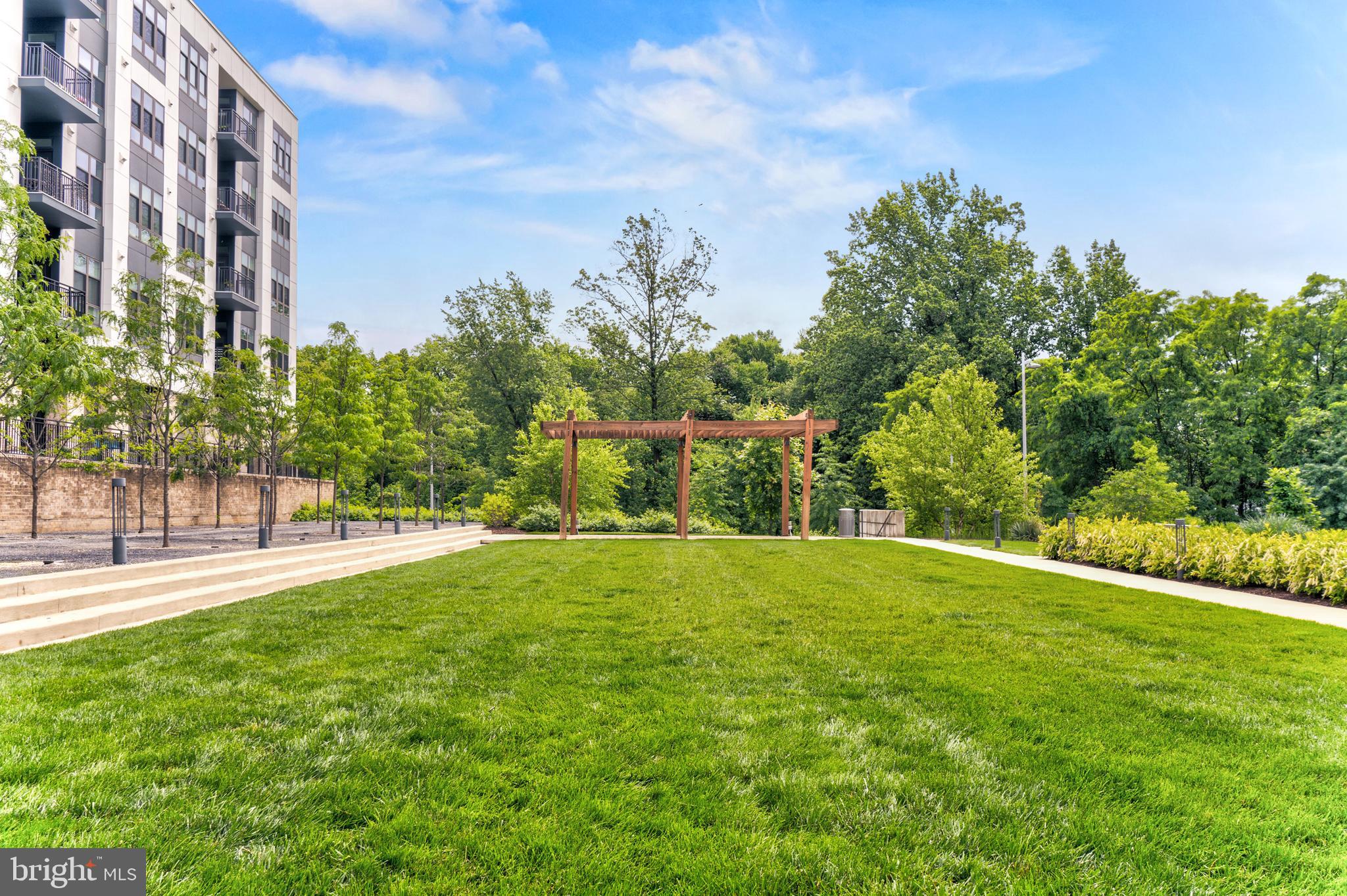 1761 OLD MEADOW ROAD 209