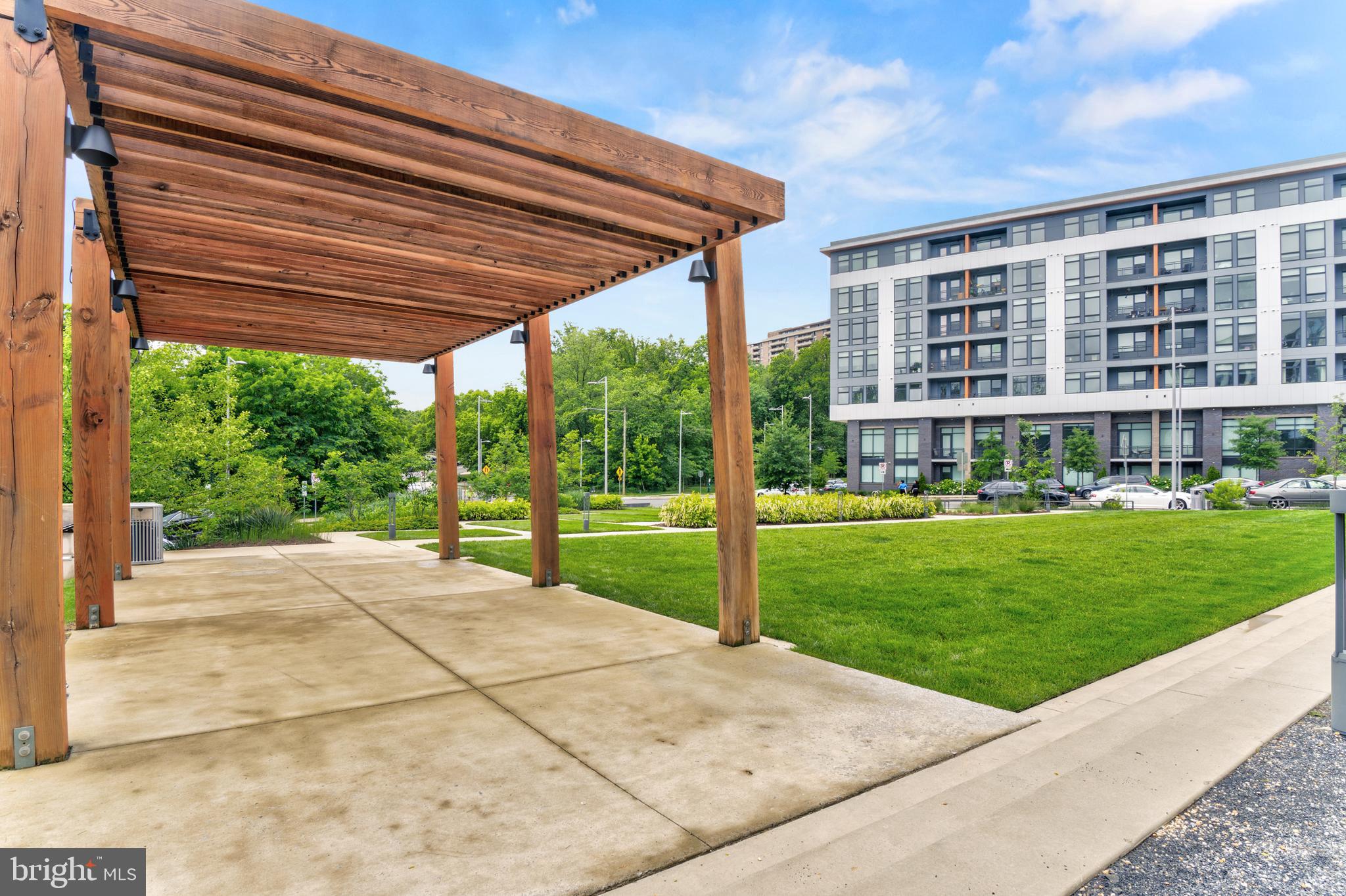 1761 OLD MEADOW ROAD 209