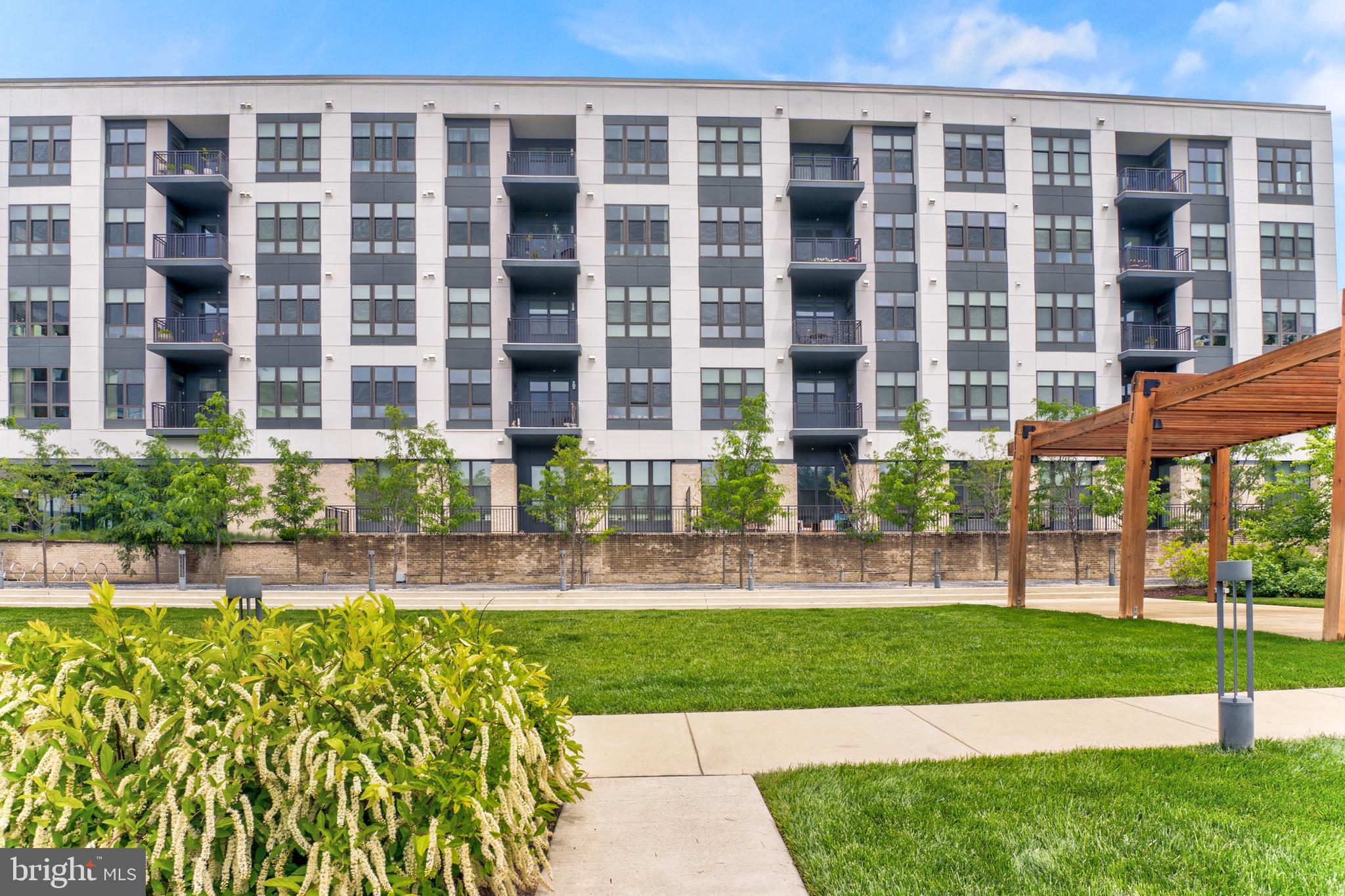 1761 OLD MEADOW ROAD 209