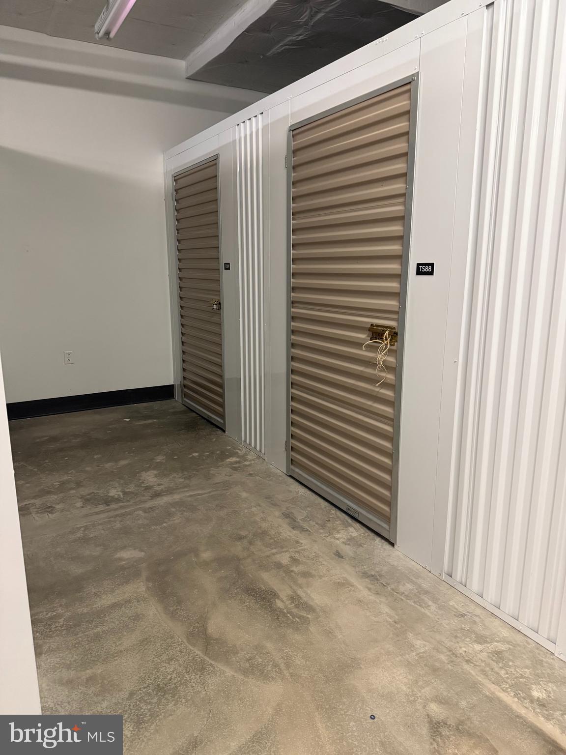 1761 OLD MEADOW ROAD 209