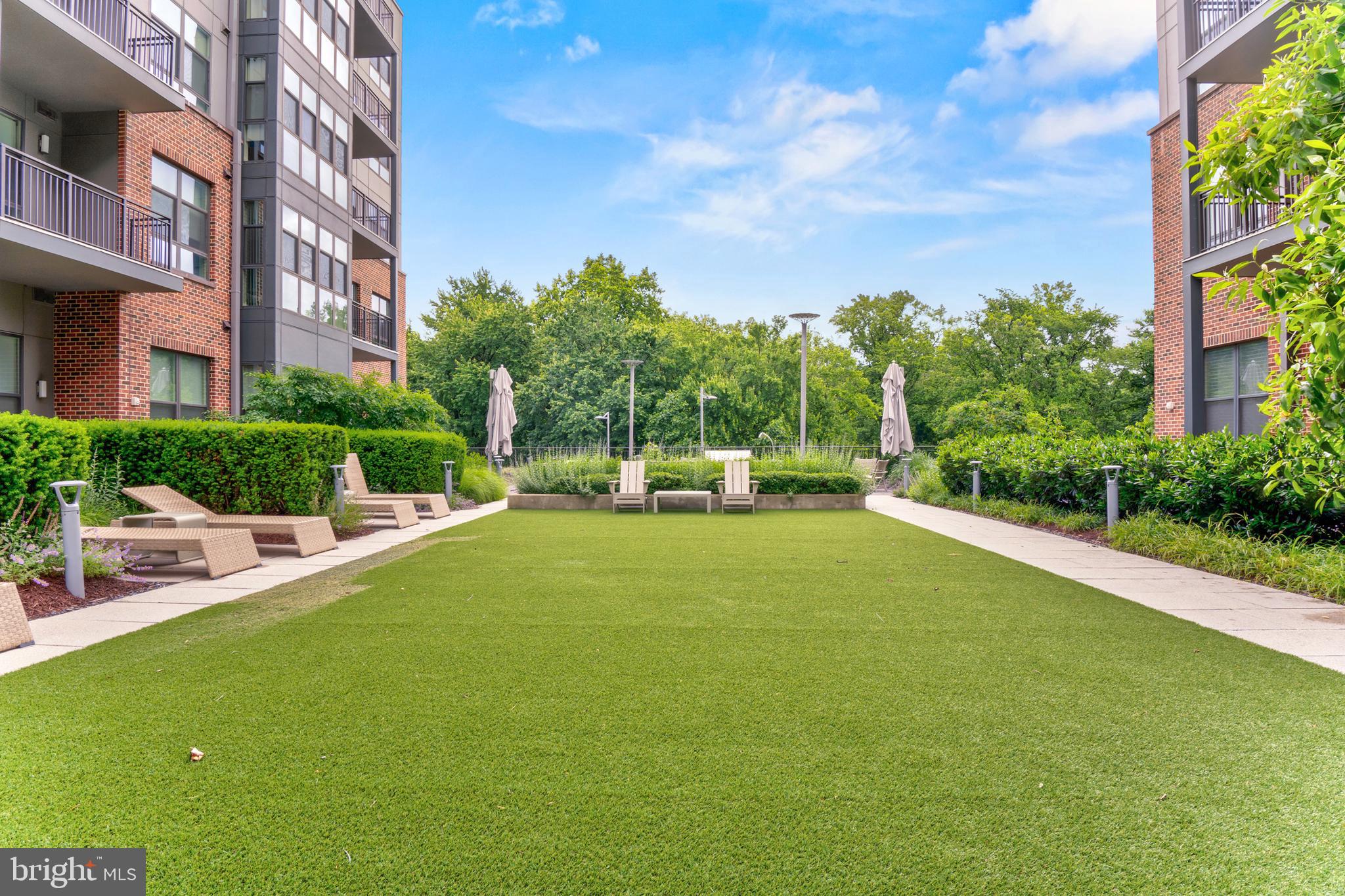 1761 OLD MEADOW ROAD 209