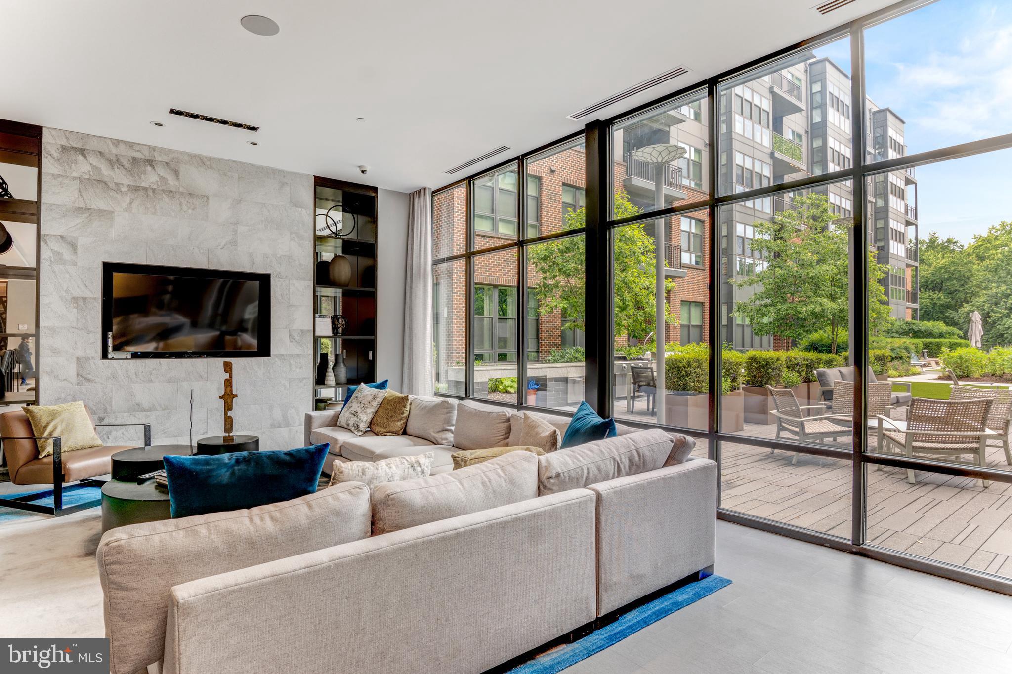 1761 OLD MEADOW ROAD 209