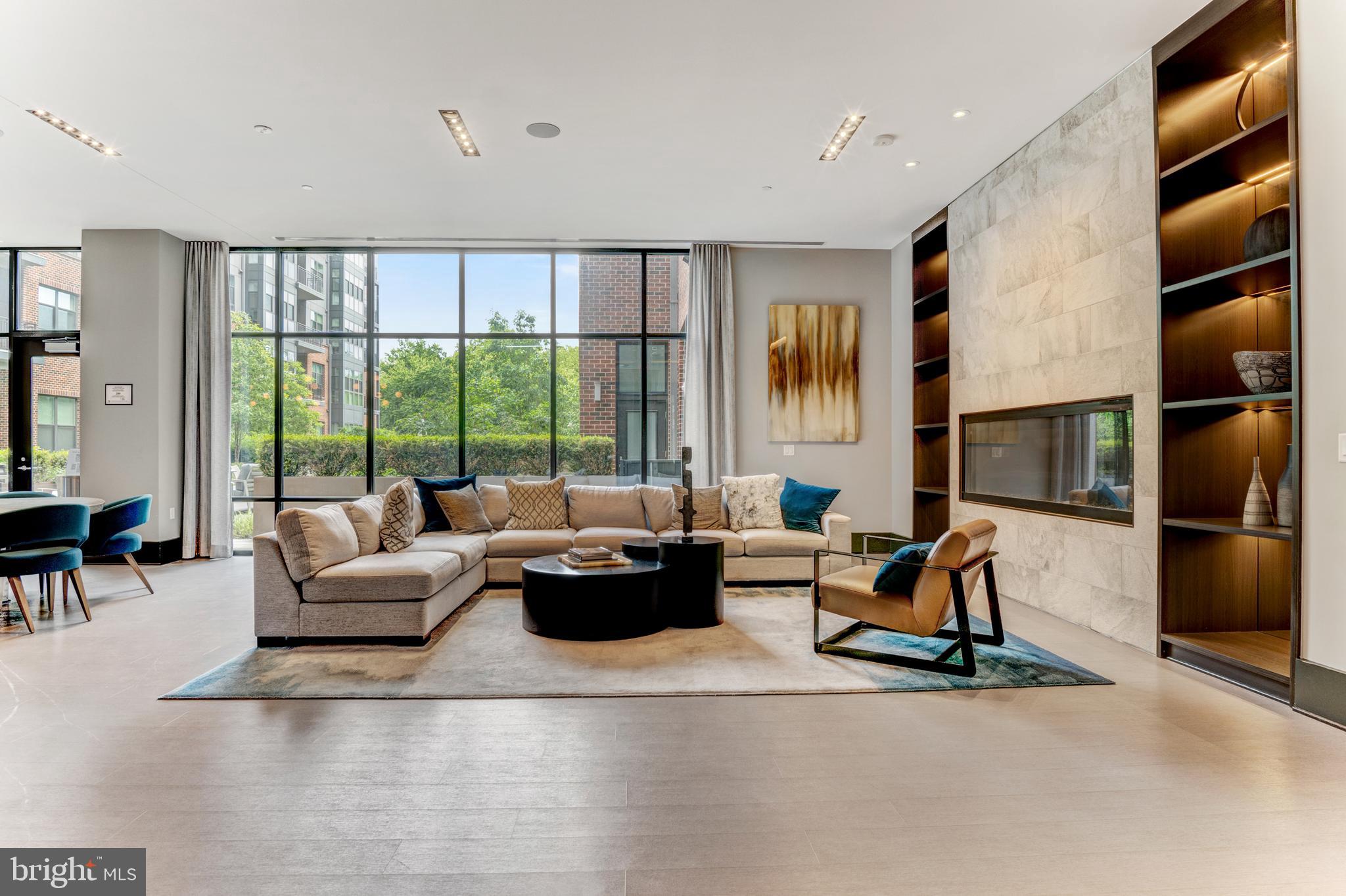 1761 OLD MEADOW ROAD 209