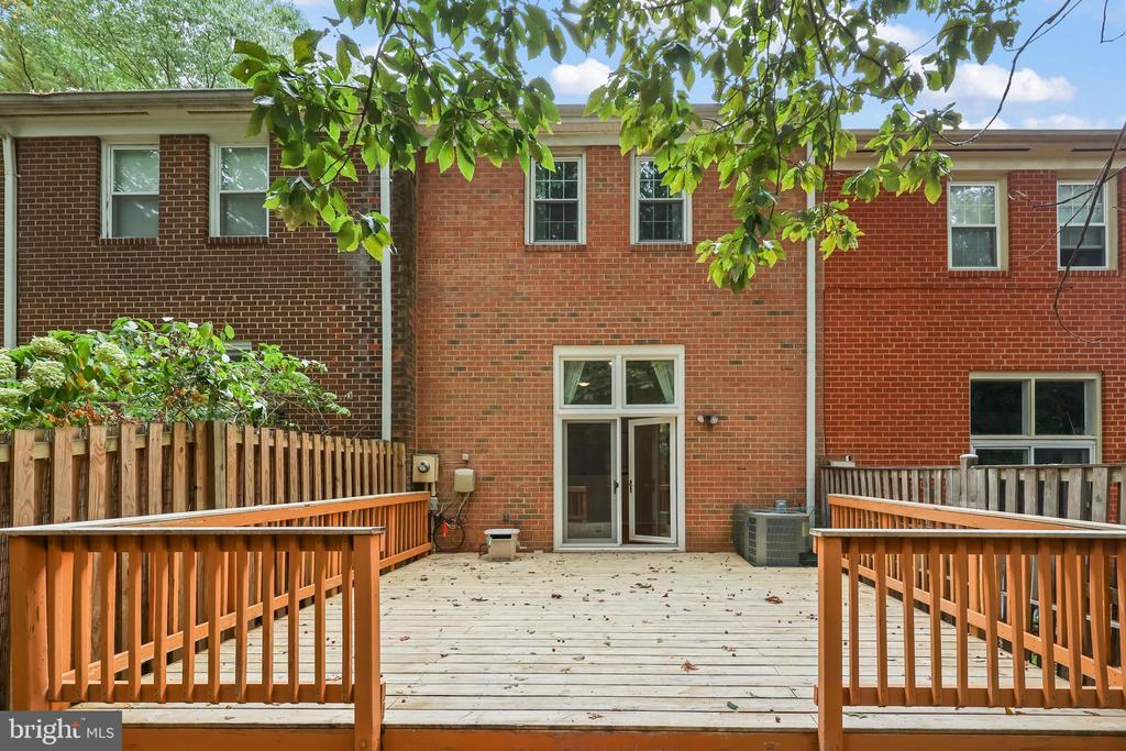 2300 HORSEFERRY COURT