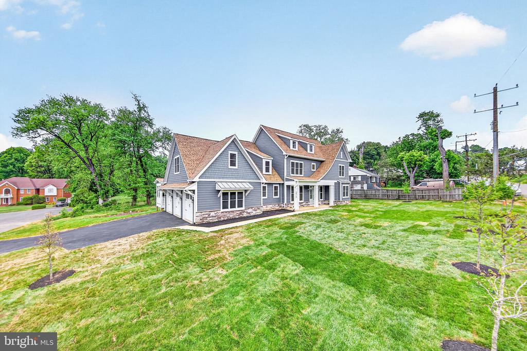 3913 VICTORIA OAKS TRAIL