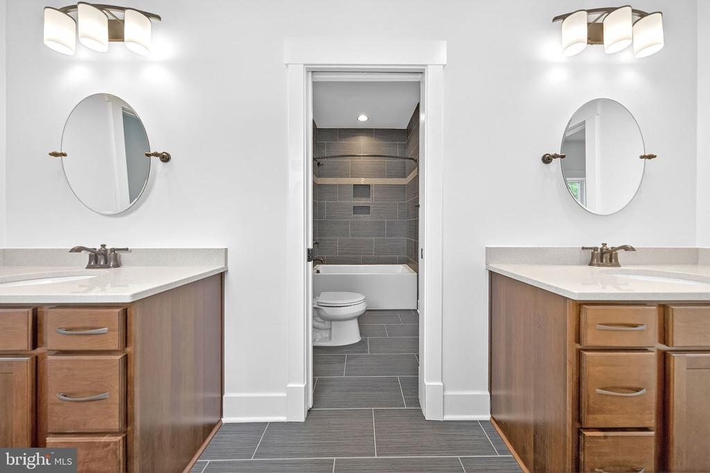 3913 VICTORIA OAKS TRAIL