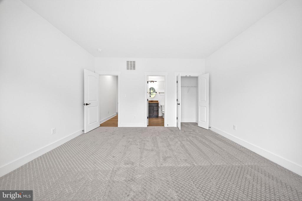 3913 VICTORIA OAKS TRAIL