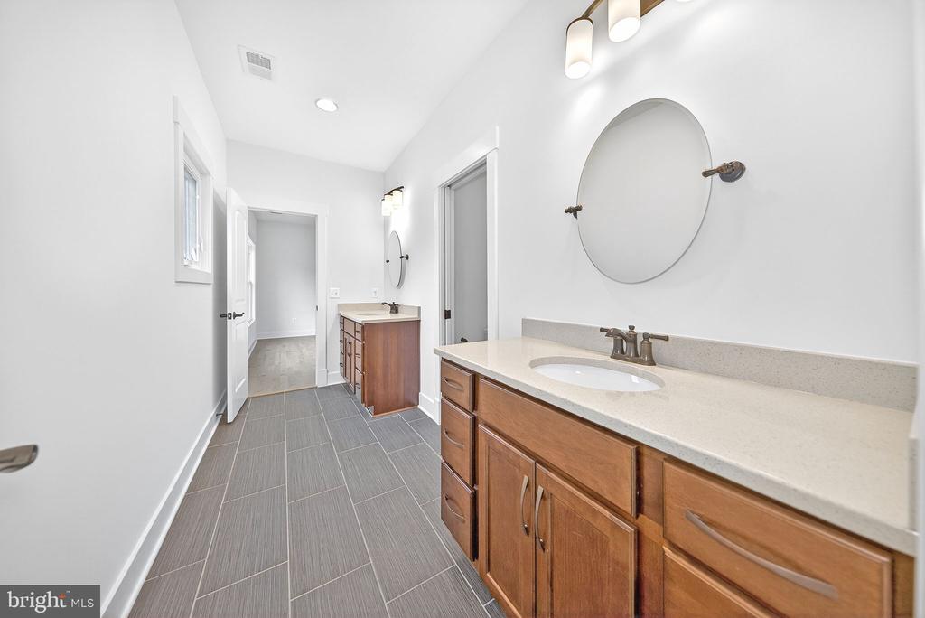 3913 VICTORIA OAKS TRAIL