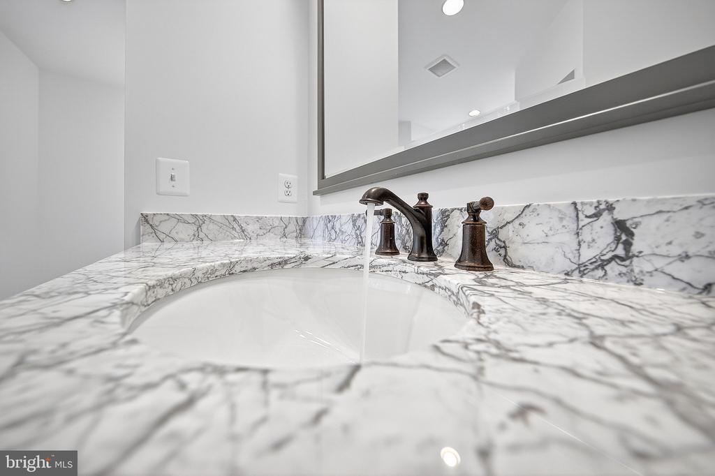 3913 VICTORIA OAKS TRAIL