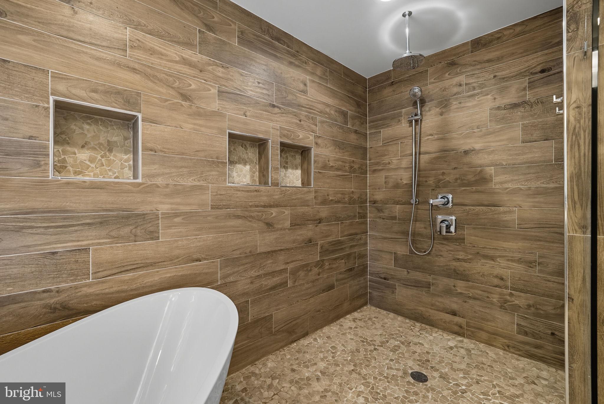 10218 TAMARACK DRIVE