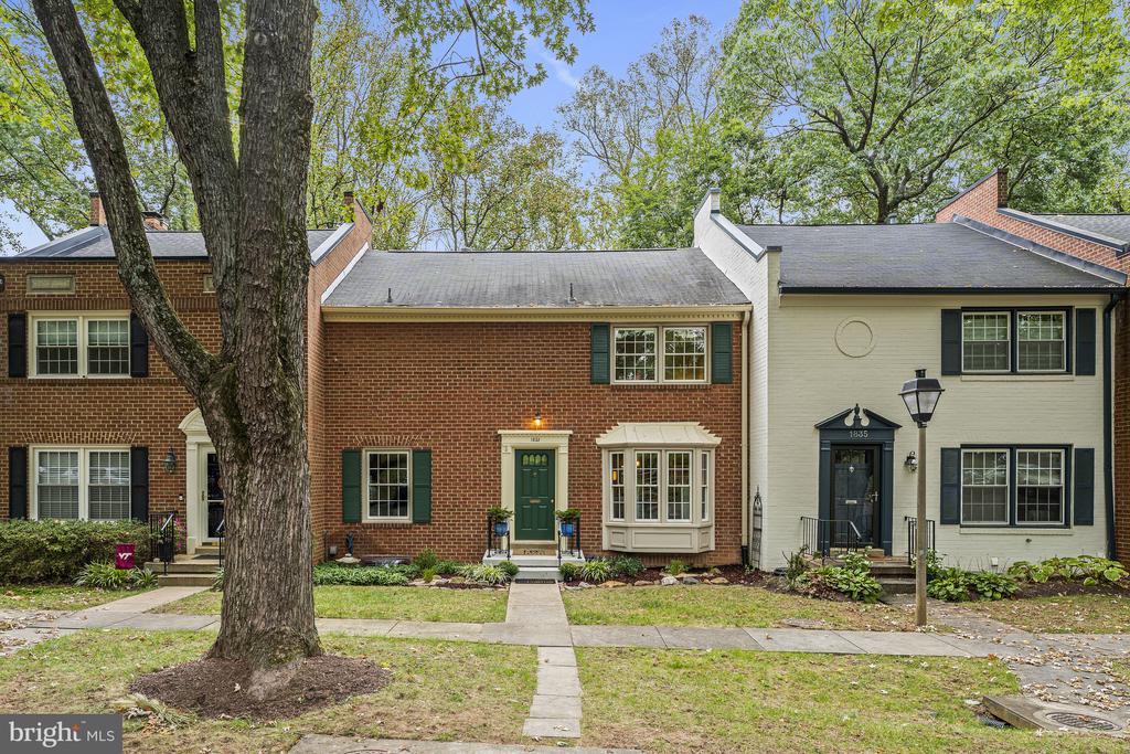 1833 WAINWRIGHT DRIVE