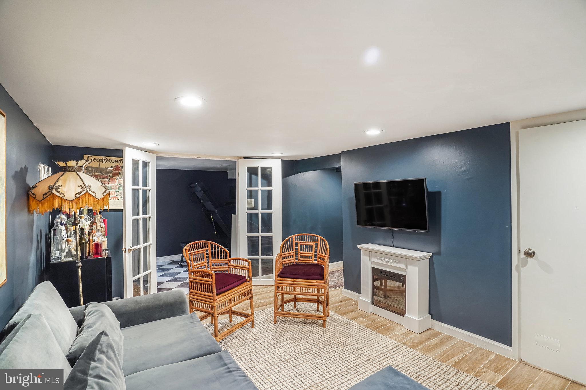 2903 BROOK DRIVE