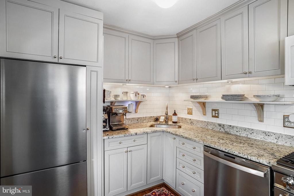 2903 BROOK DRIVE