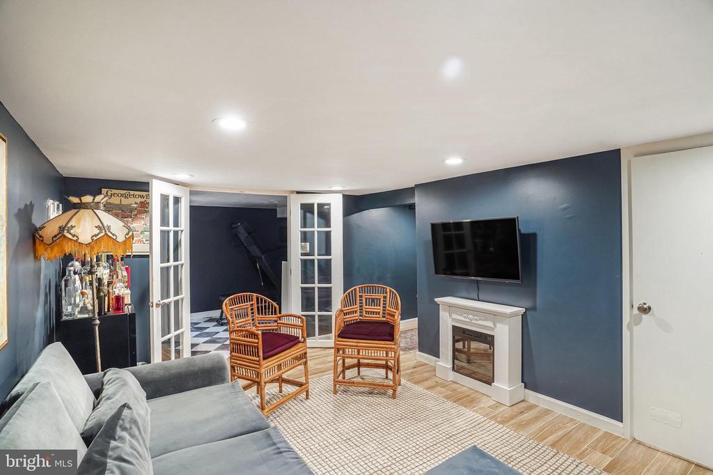 2903 BROOK DRIVE