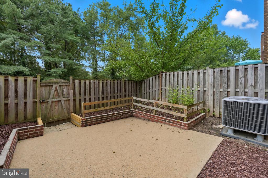 8080 POWDERBROOK LANE