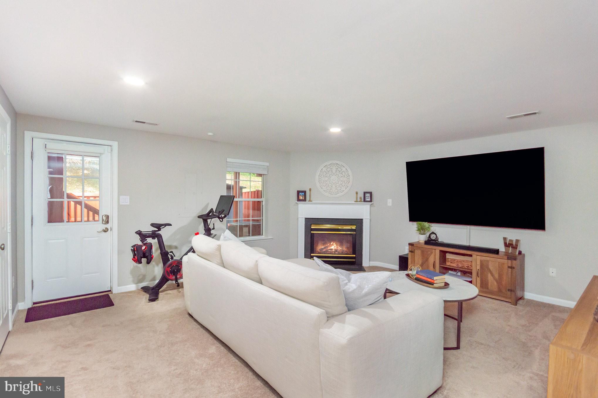 5606 GLENWOOD MEWS DRIVE