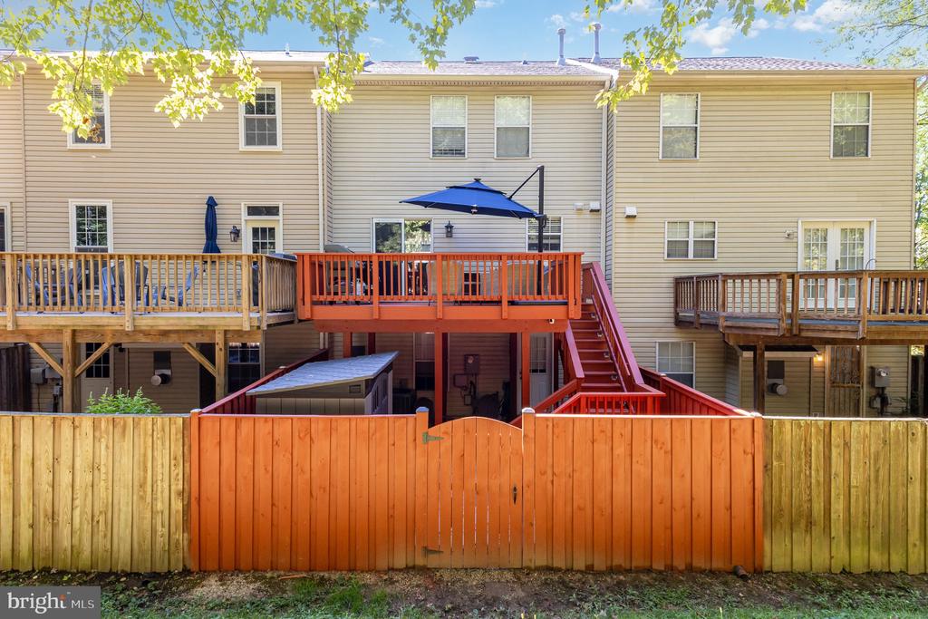 5606 GLENWOOD MEWS DRIVE