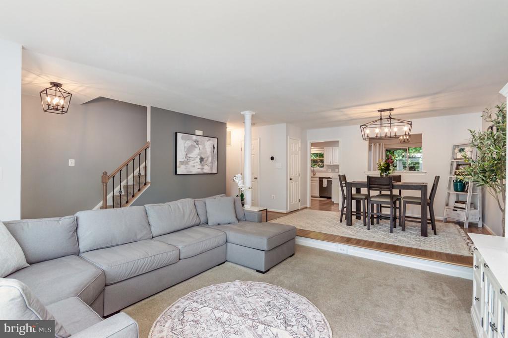 5606 GLENWOOD MEWS DRIVE