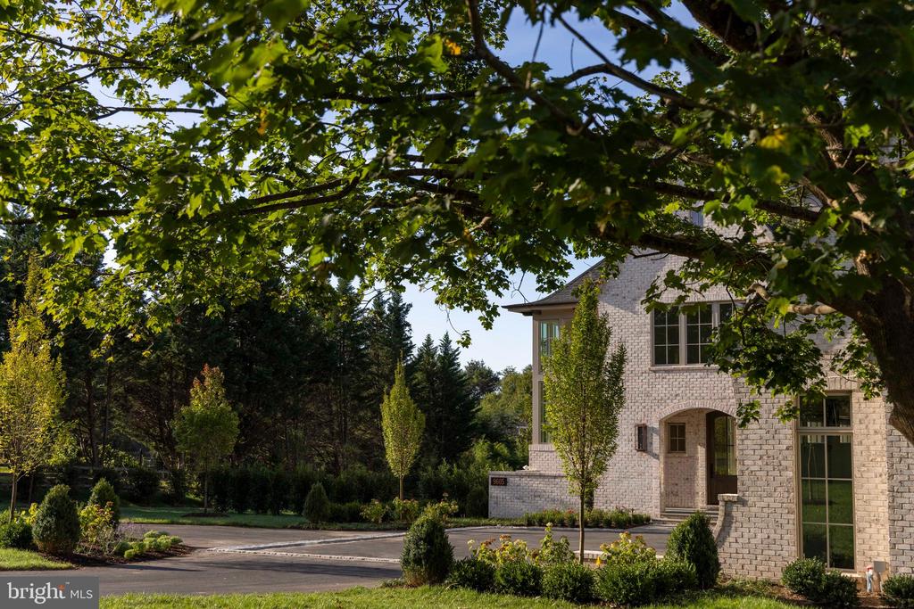 9605 GEORGETOWN PIKE
