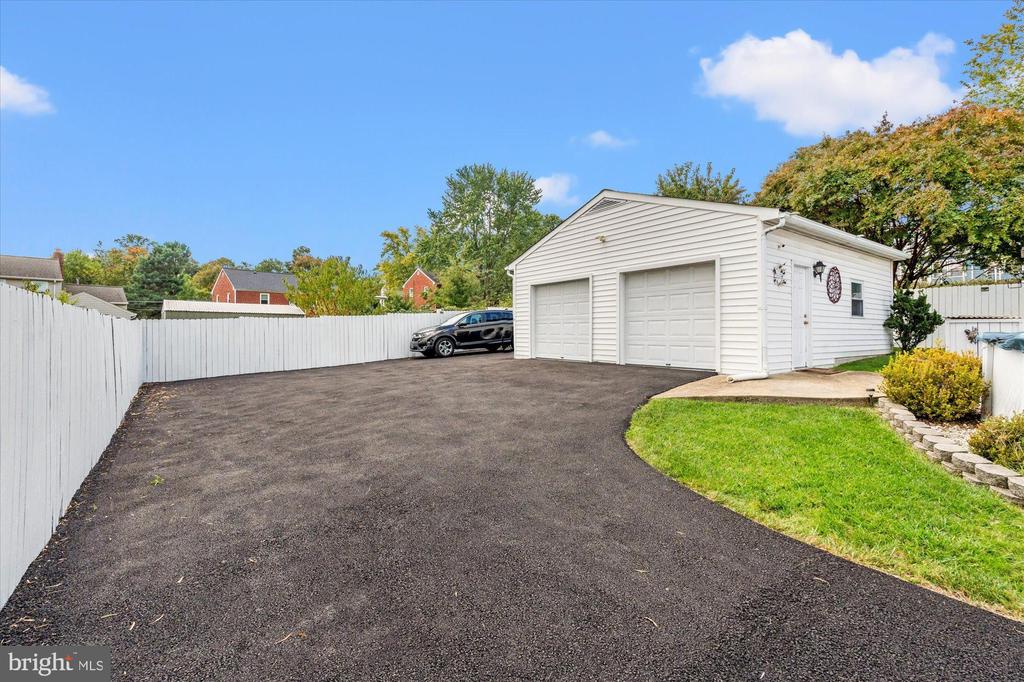 2605 PHILLIPS DRIVE