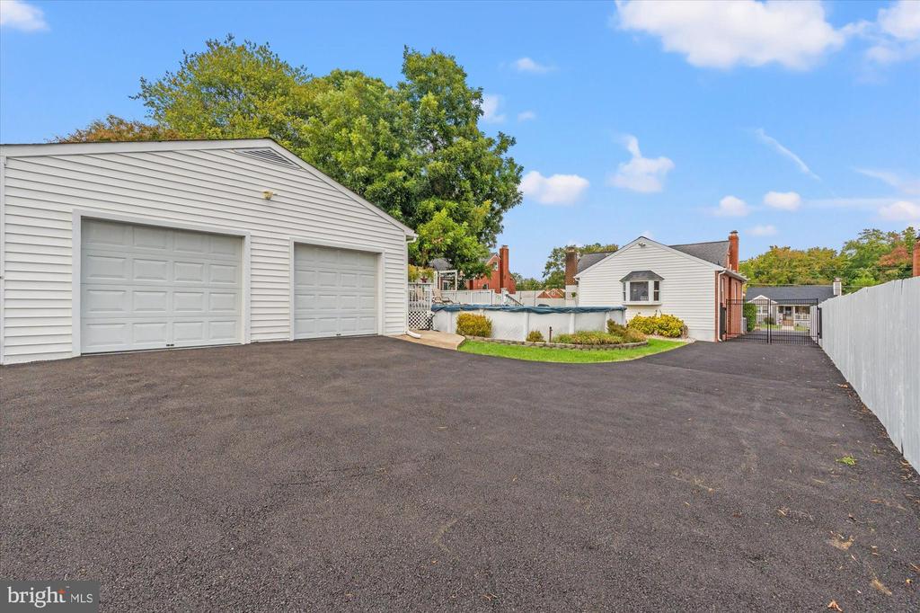 2605 PHILLIPS DRIVE