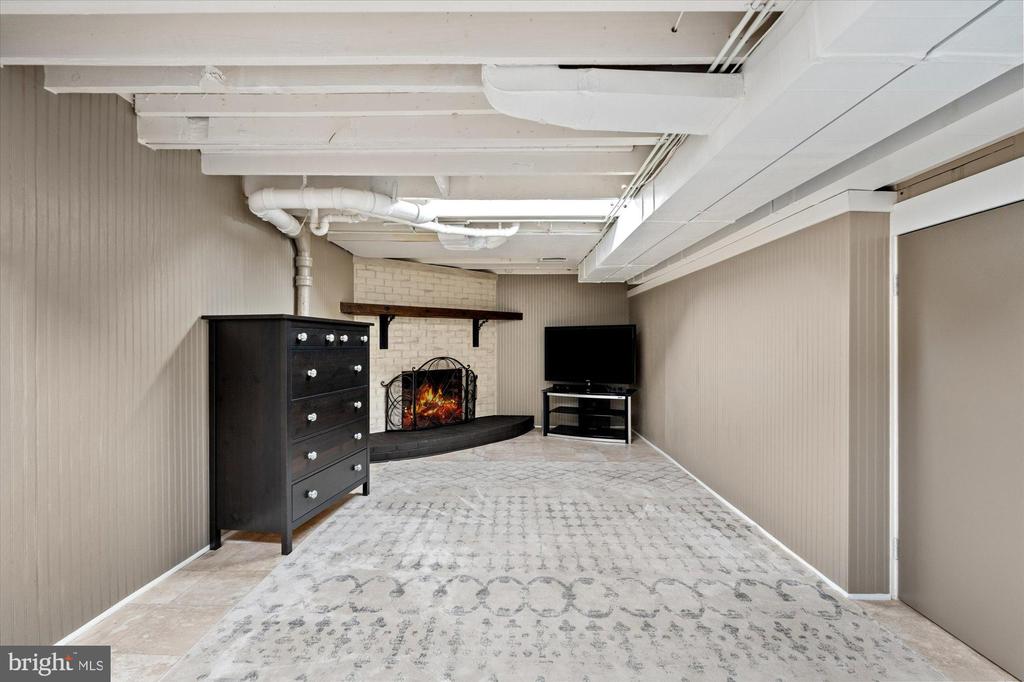 2605 PHILLIPS DRIVE