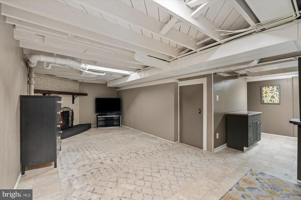 2605 PHILLIPS DRIVE