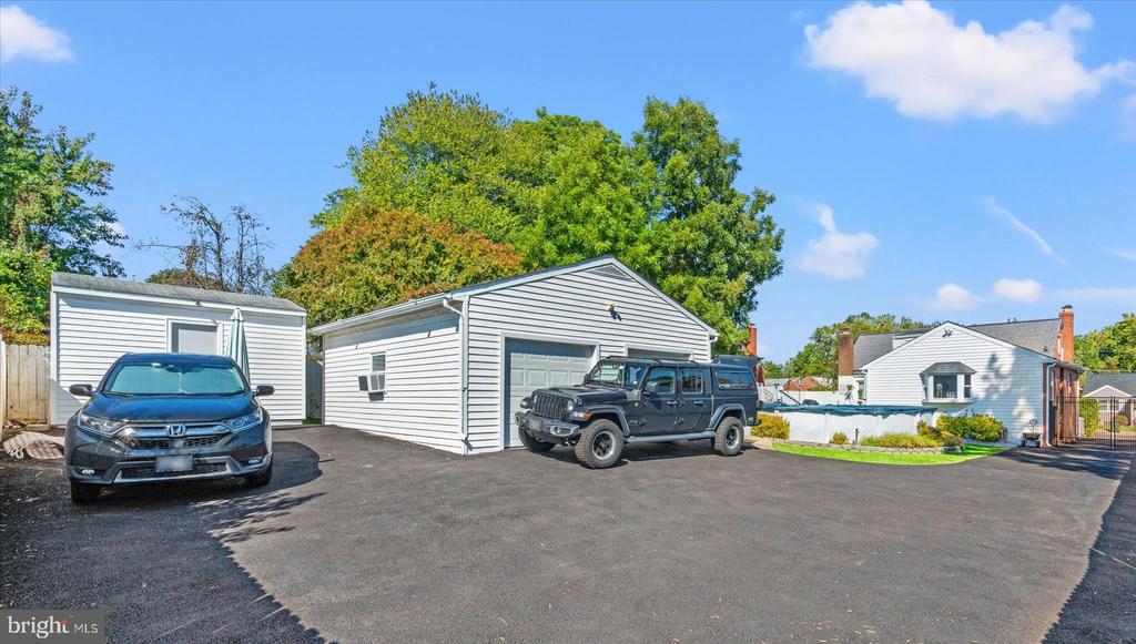 2605 PHILLIPS DRIVE