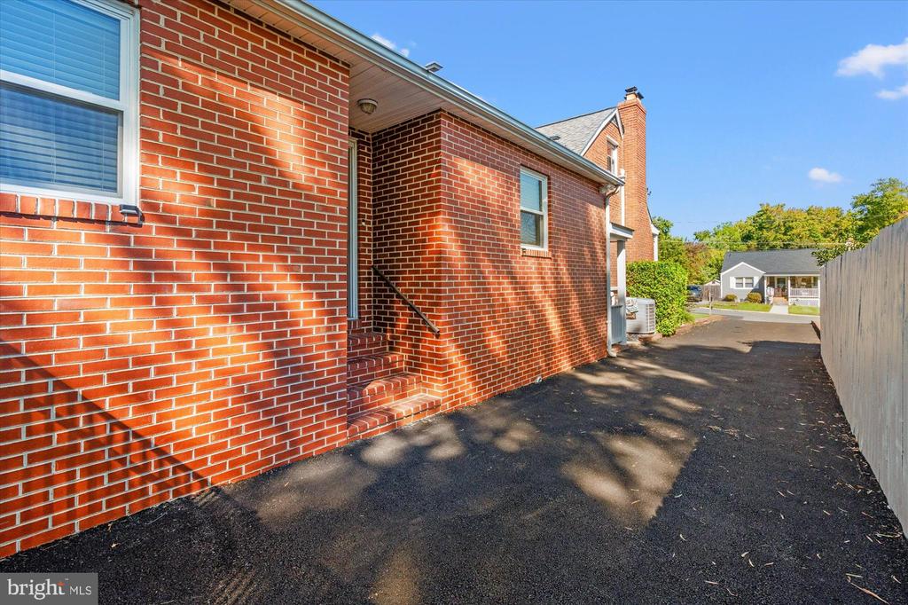 2605 PHILLIPS DRIVE
