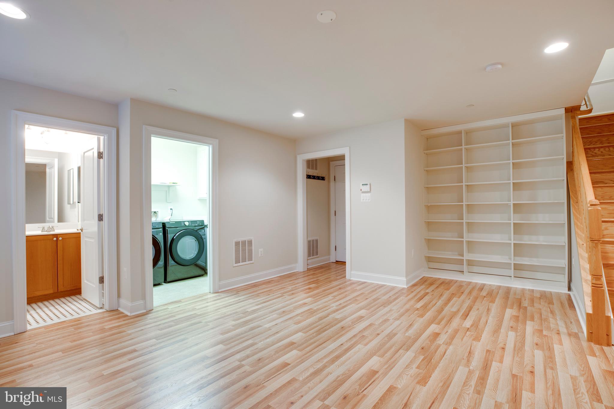 7025 LITTLE LEAF LINDEN LANE