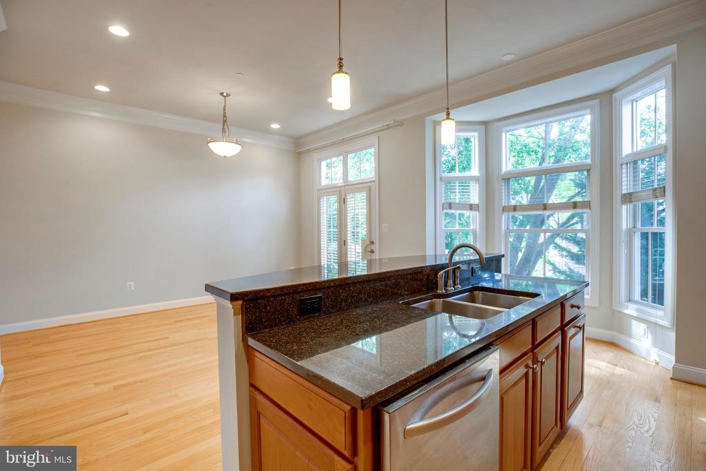 7025 LITTLE LEAF LINDEN LANE