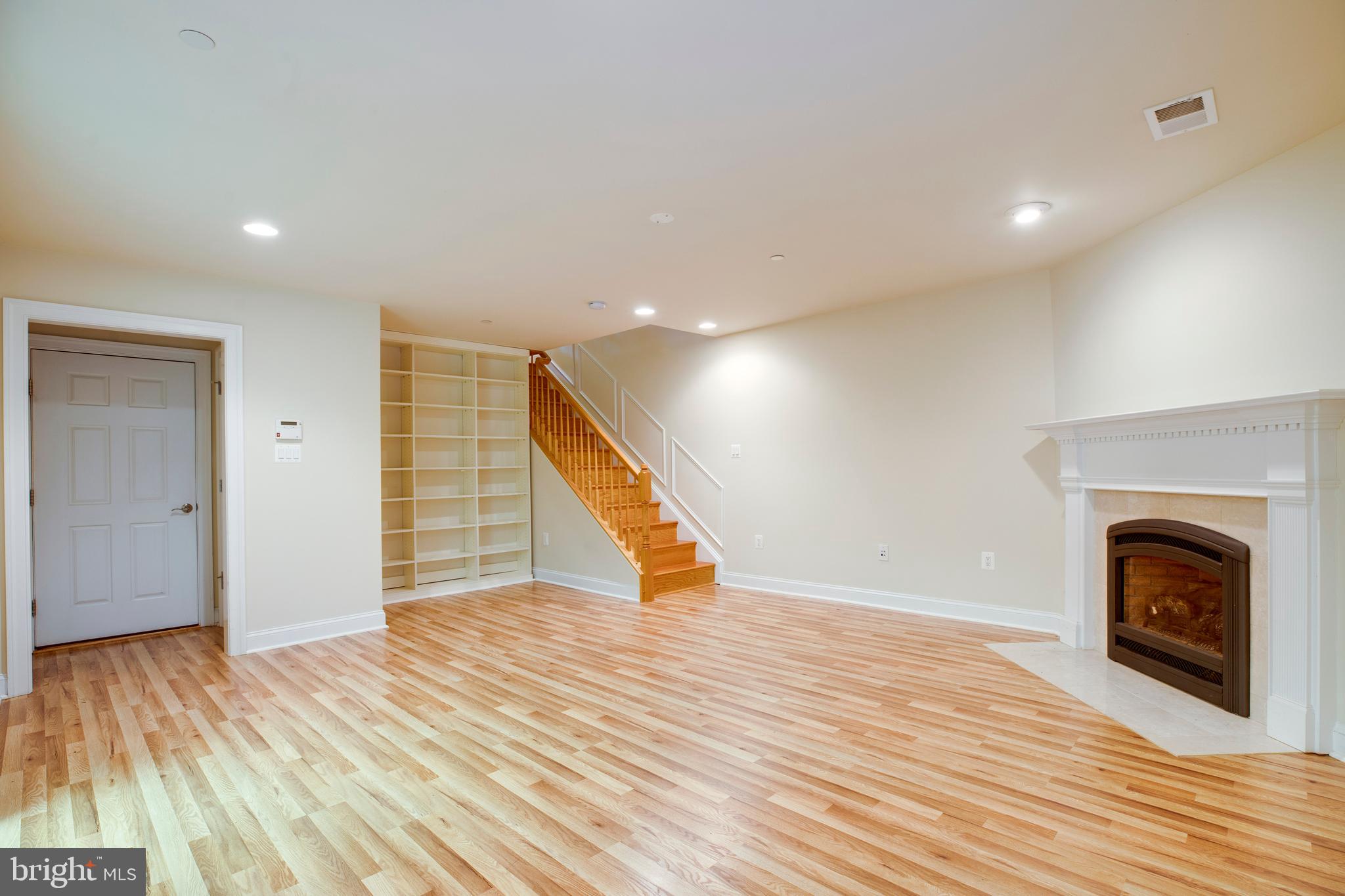 7025 LITTLE LEAF LINDEN LANE