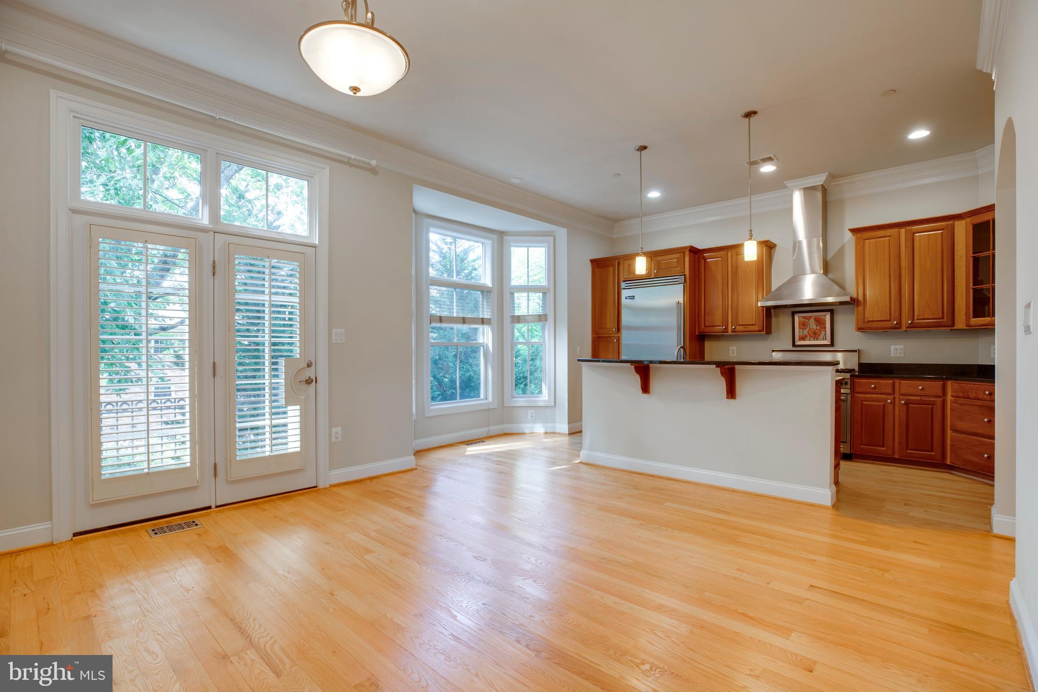 7025 LITTLE LEAF LINDEN LANE