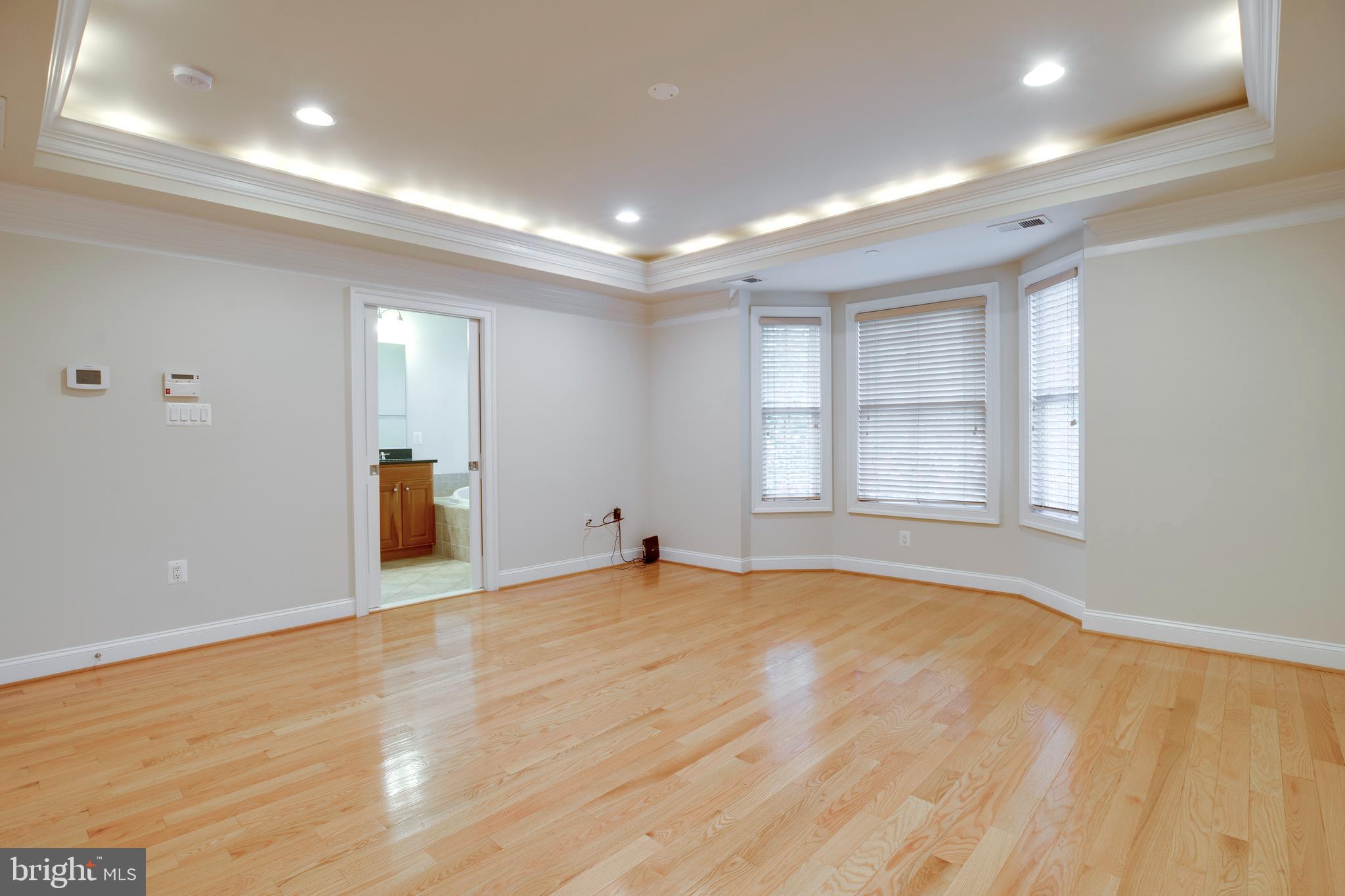 7025 LITTLE LEAF LINDEN LANE