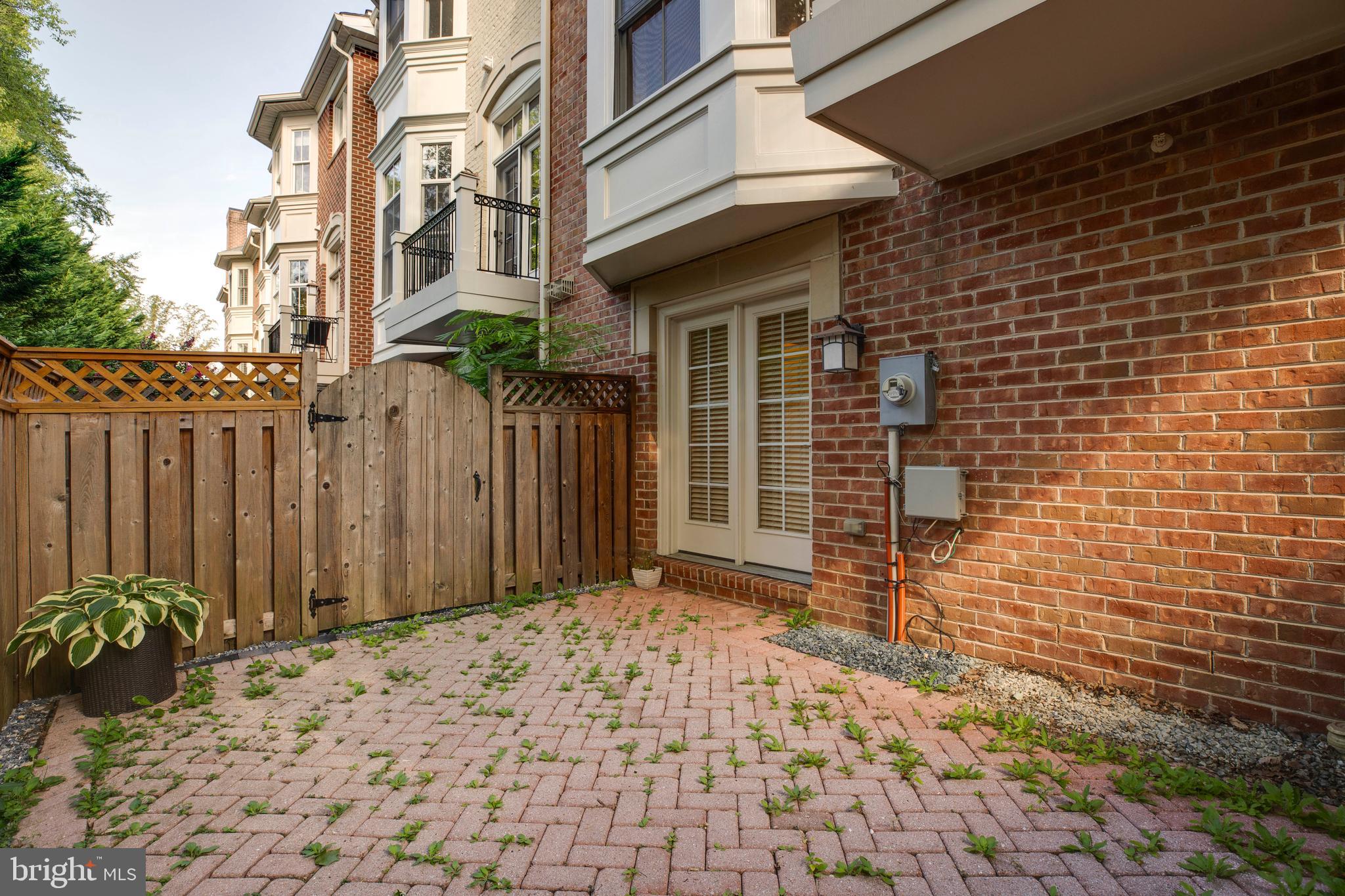 7025 LITTLE LEAF LINDEN LANE