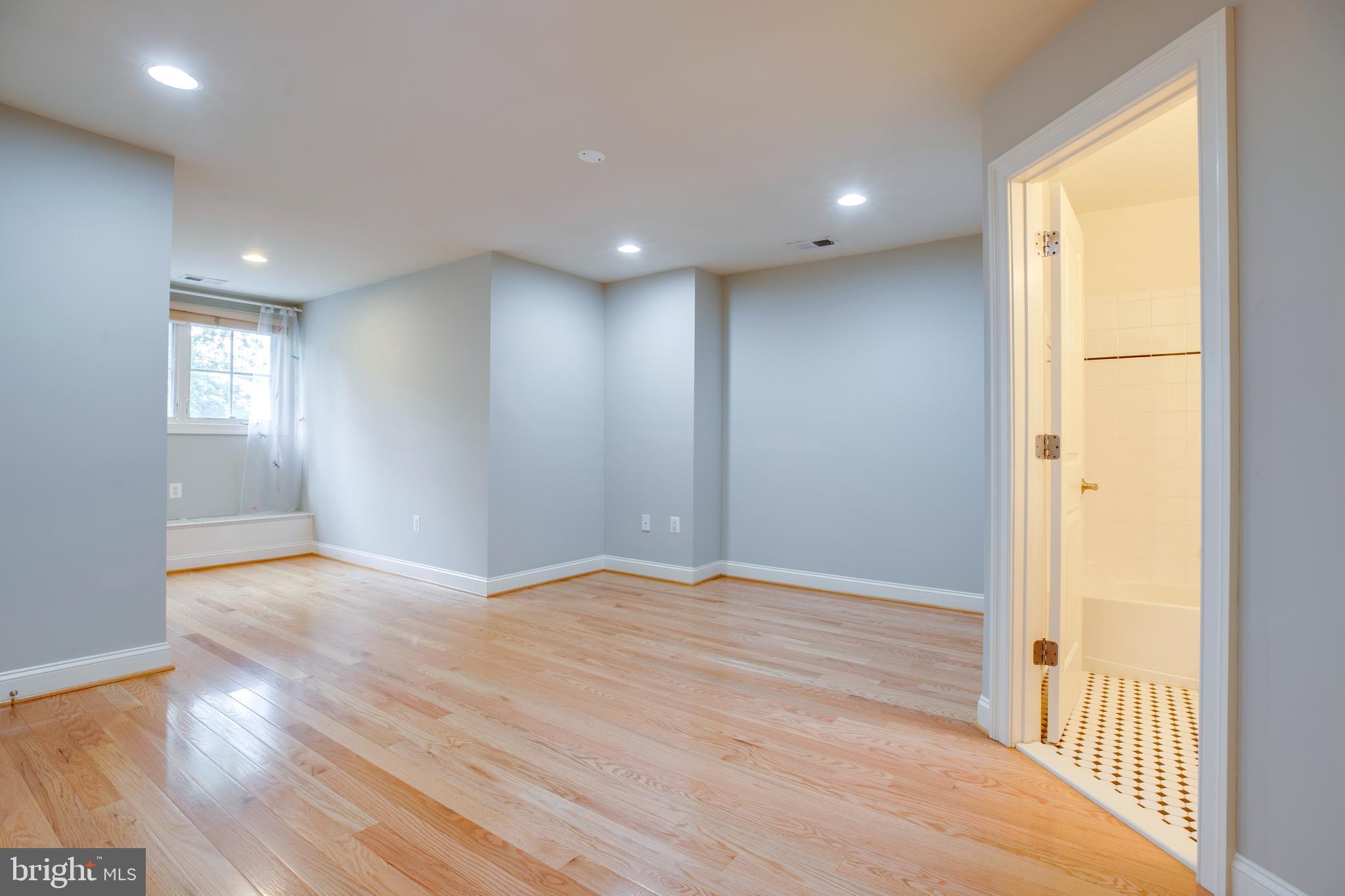 7025 LITTLE LEAF LINDEN LANE