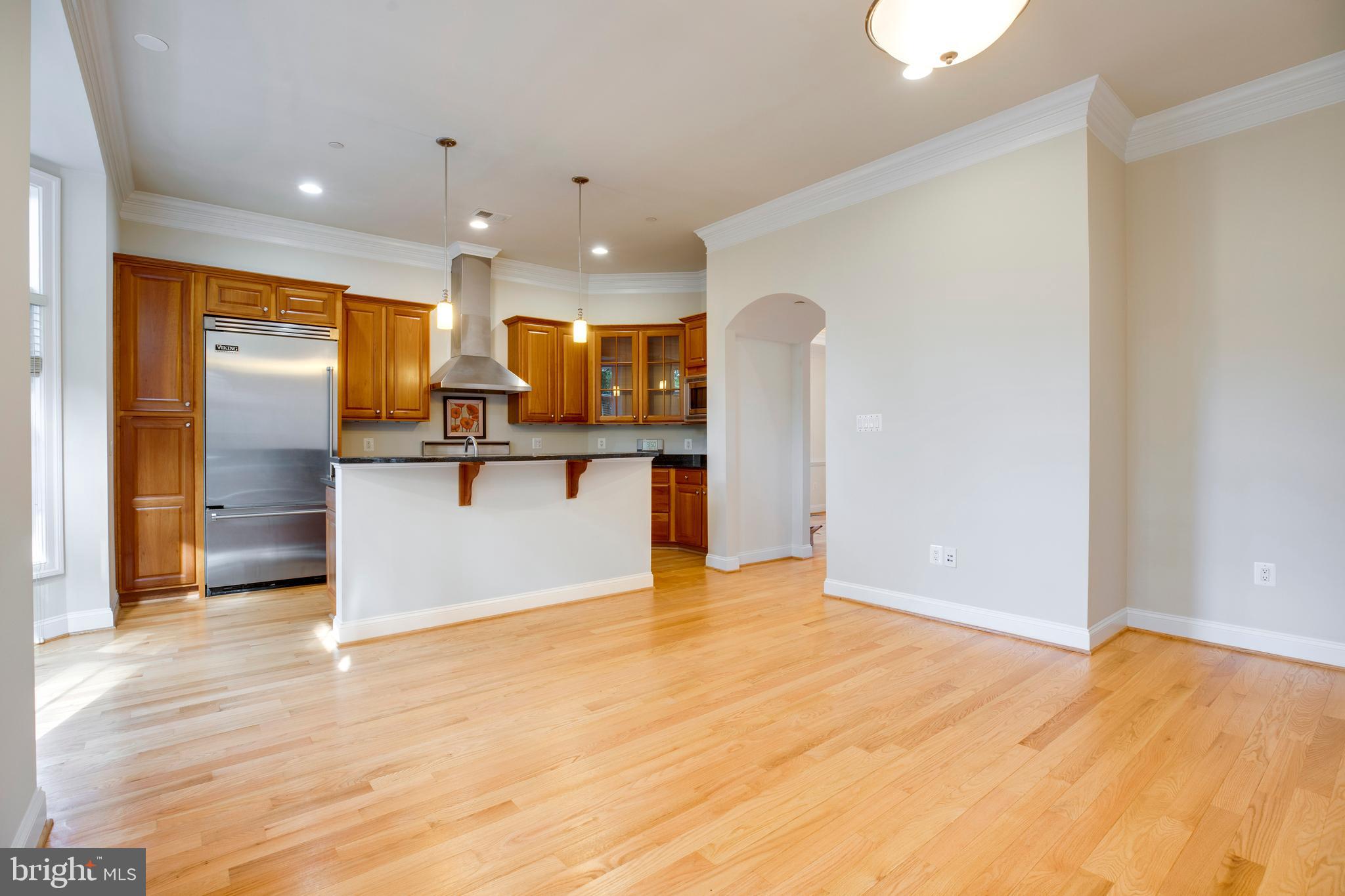 7025 LITTLE LEAF LINDEN LANE