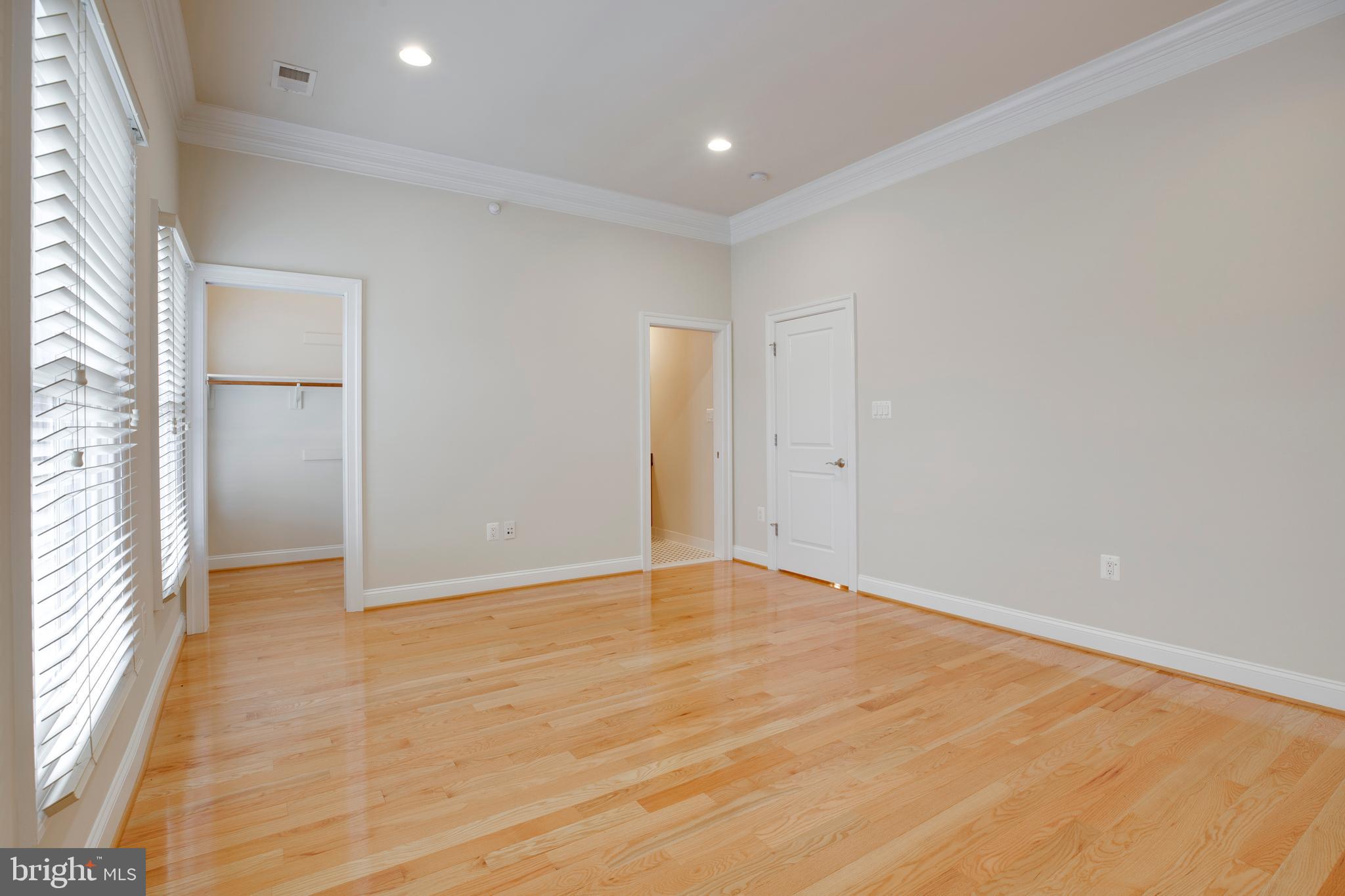 7025 LITTLE LEAF LINDEN LANE