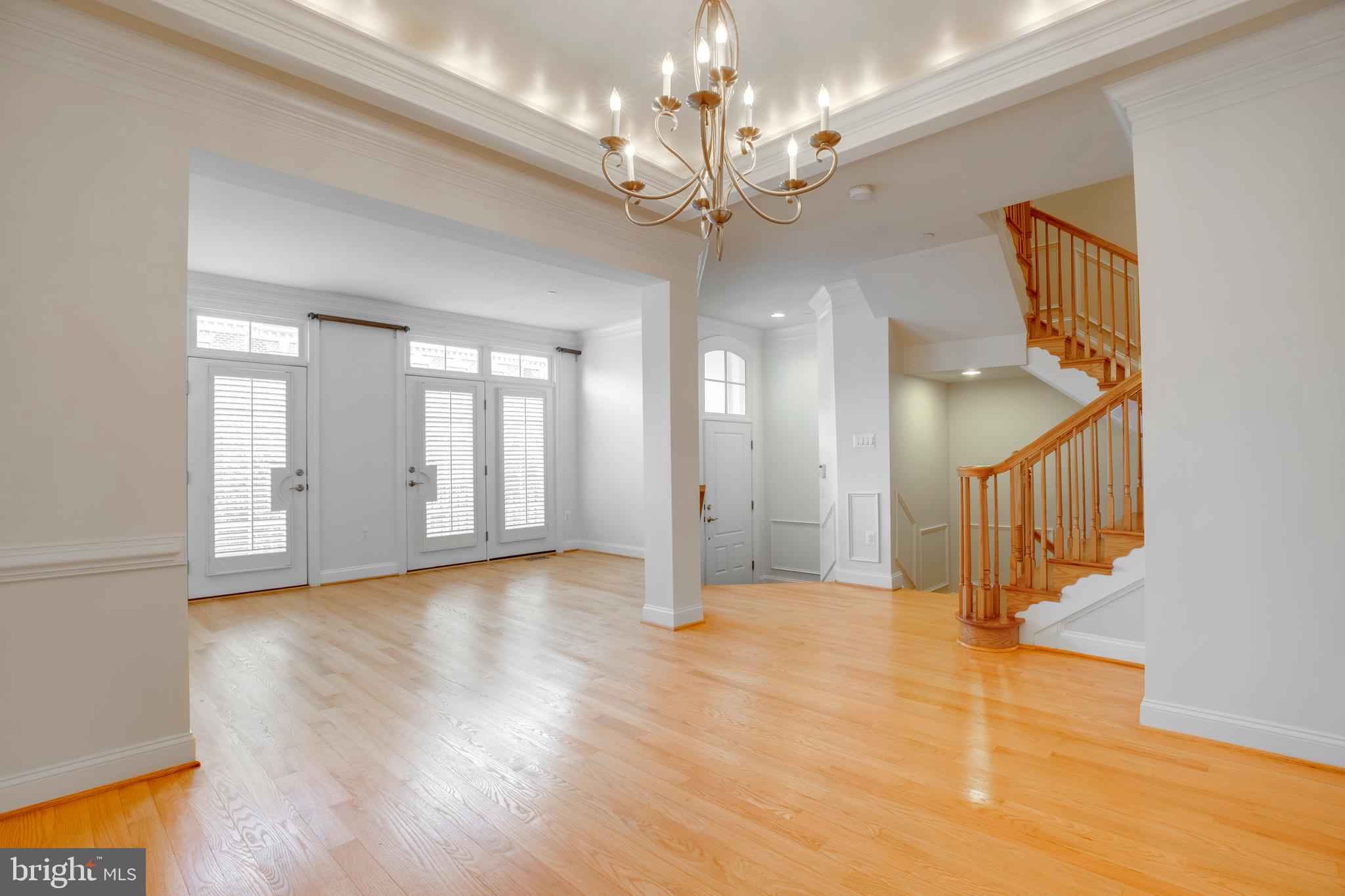 7025 LITTLE LEAF LINDEN LANE