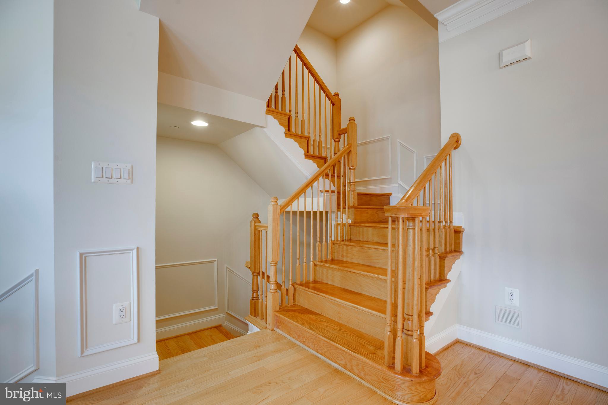 7025 LITTLE LEAF LINDEN LANE