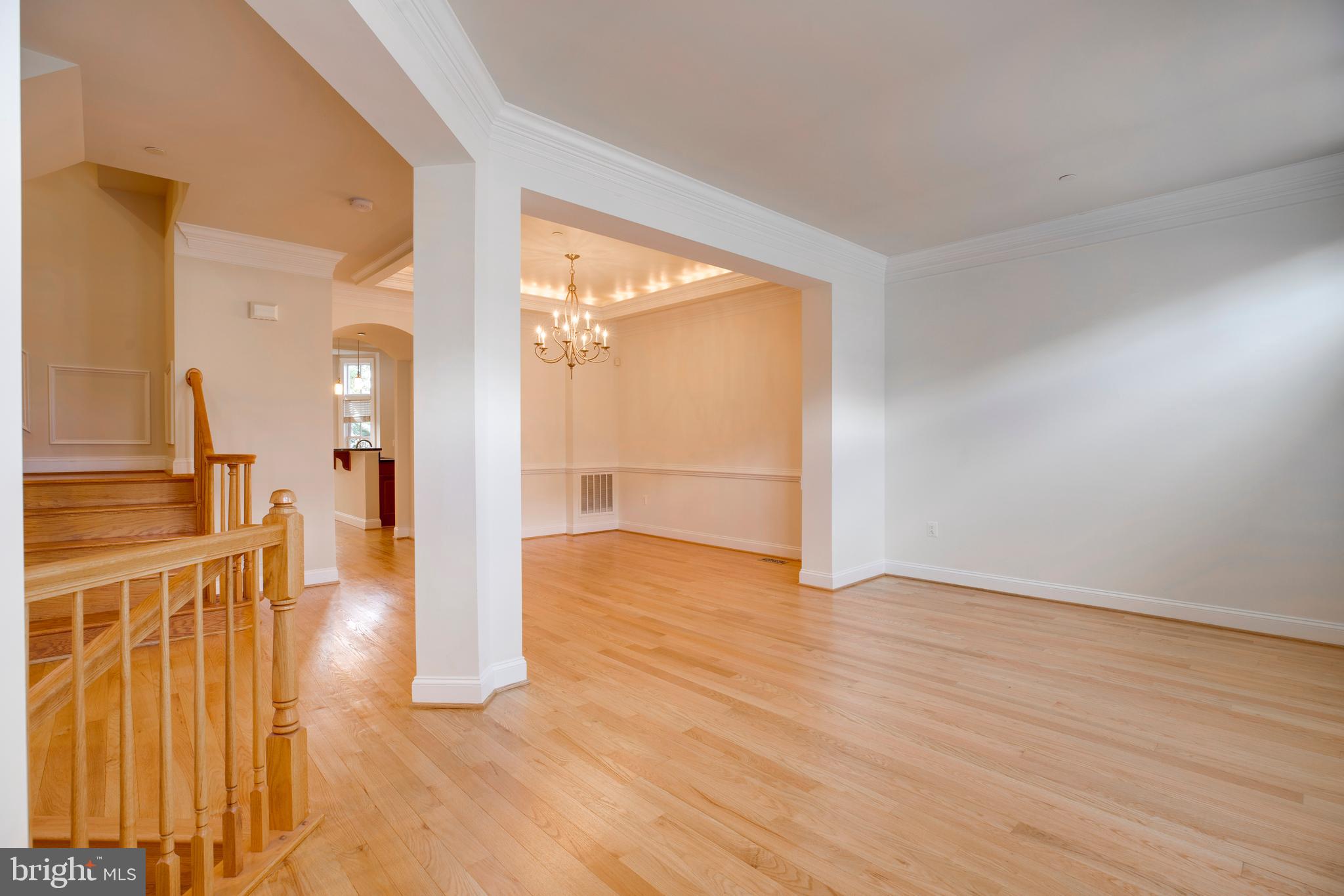 7025 LITTLE LEAF LINDEN LANE