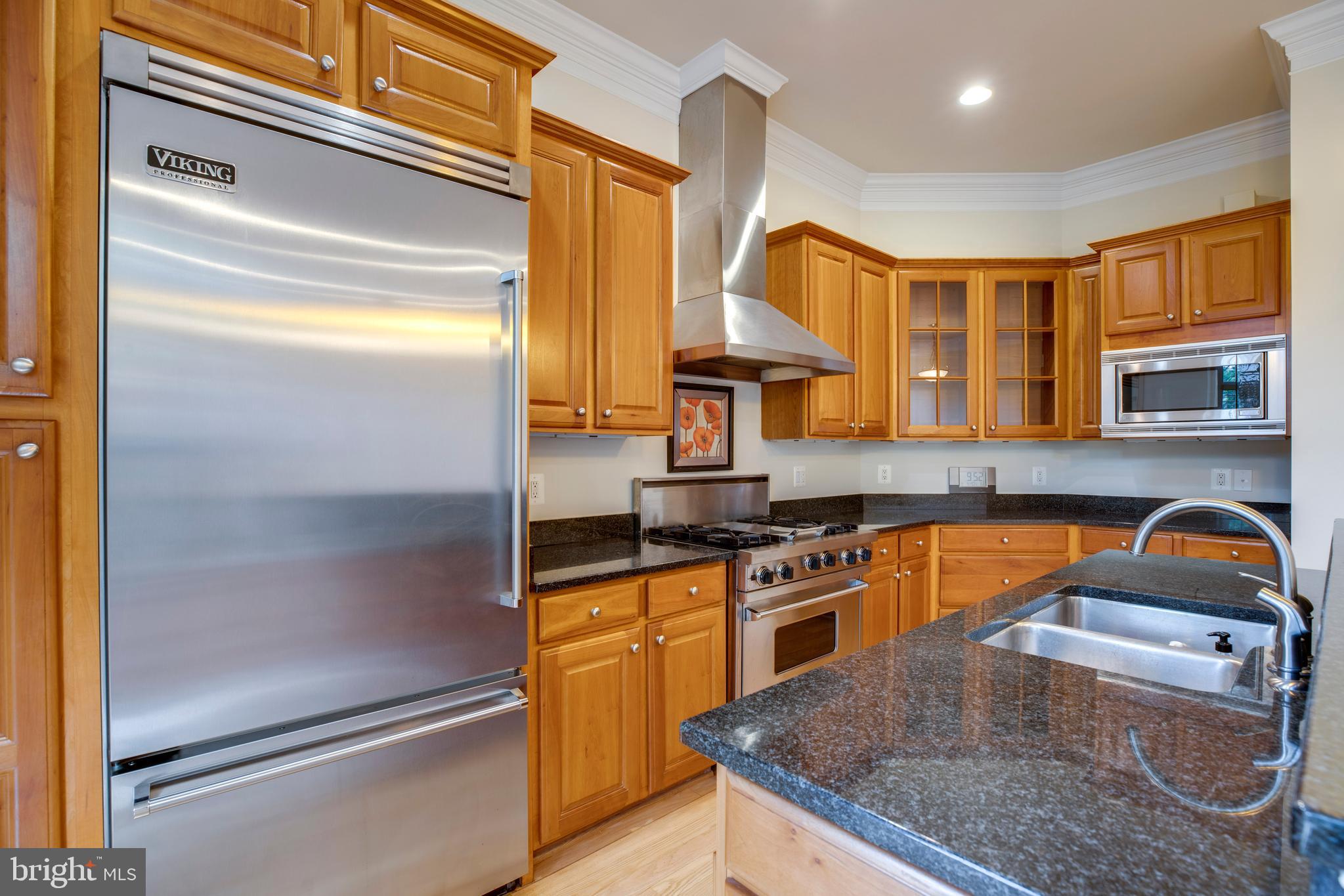 7025 LITTLE LEAF LINDEN LANE