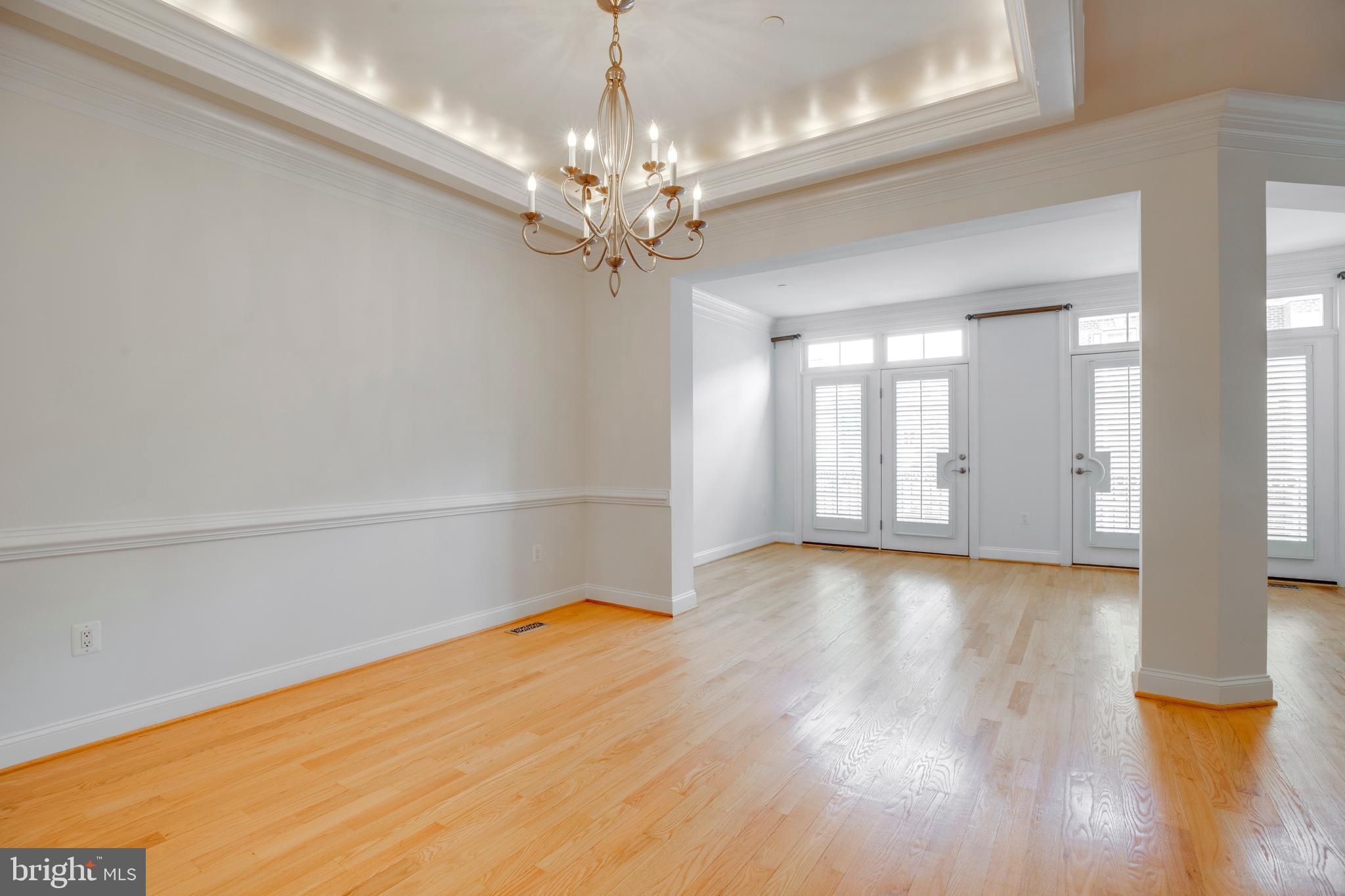 7025 LITTLE LEAF LINDEN LANE