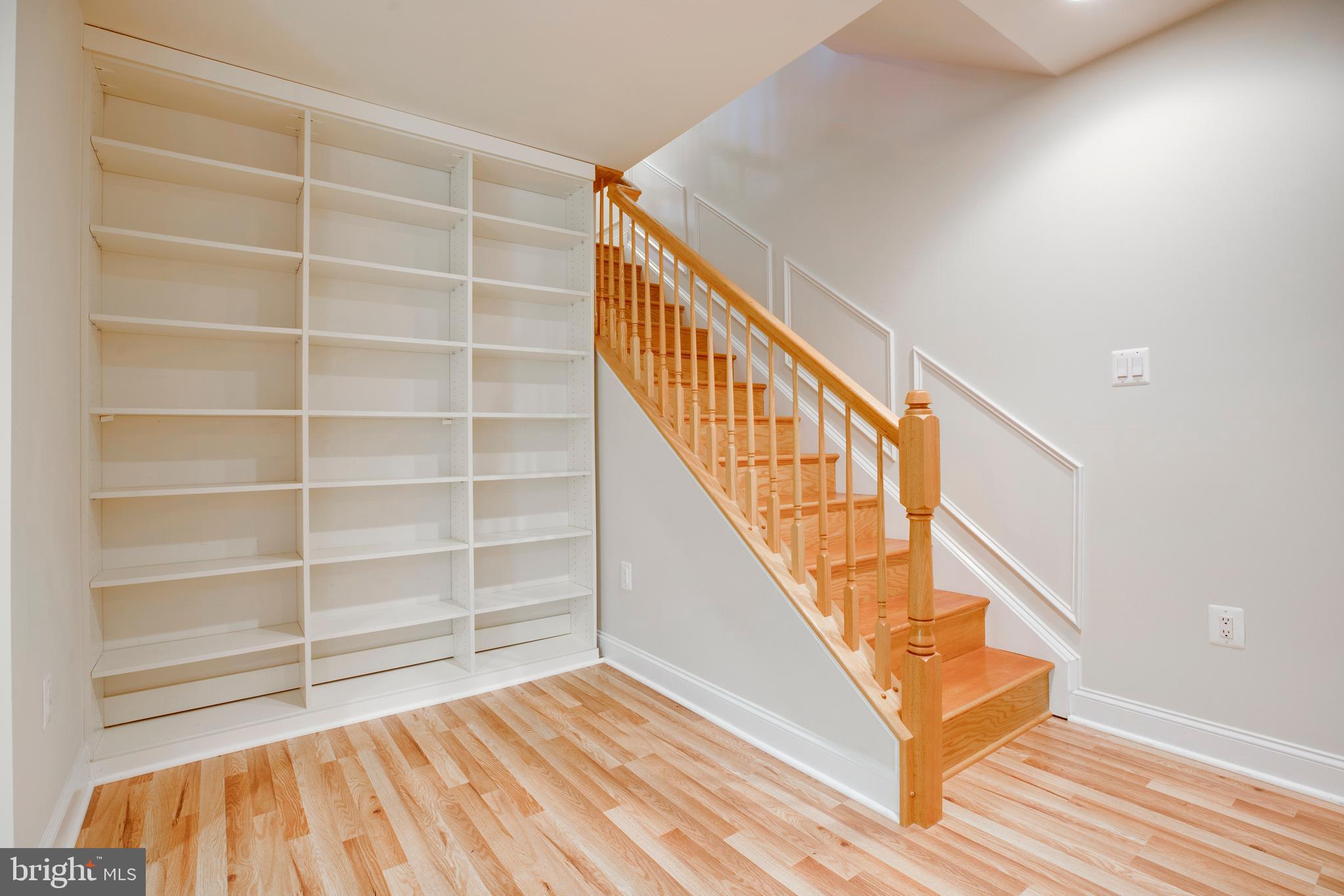 7025 LITTLE LEAF LINDEN LANE