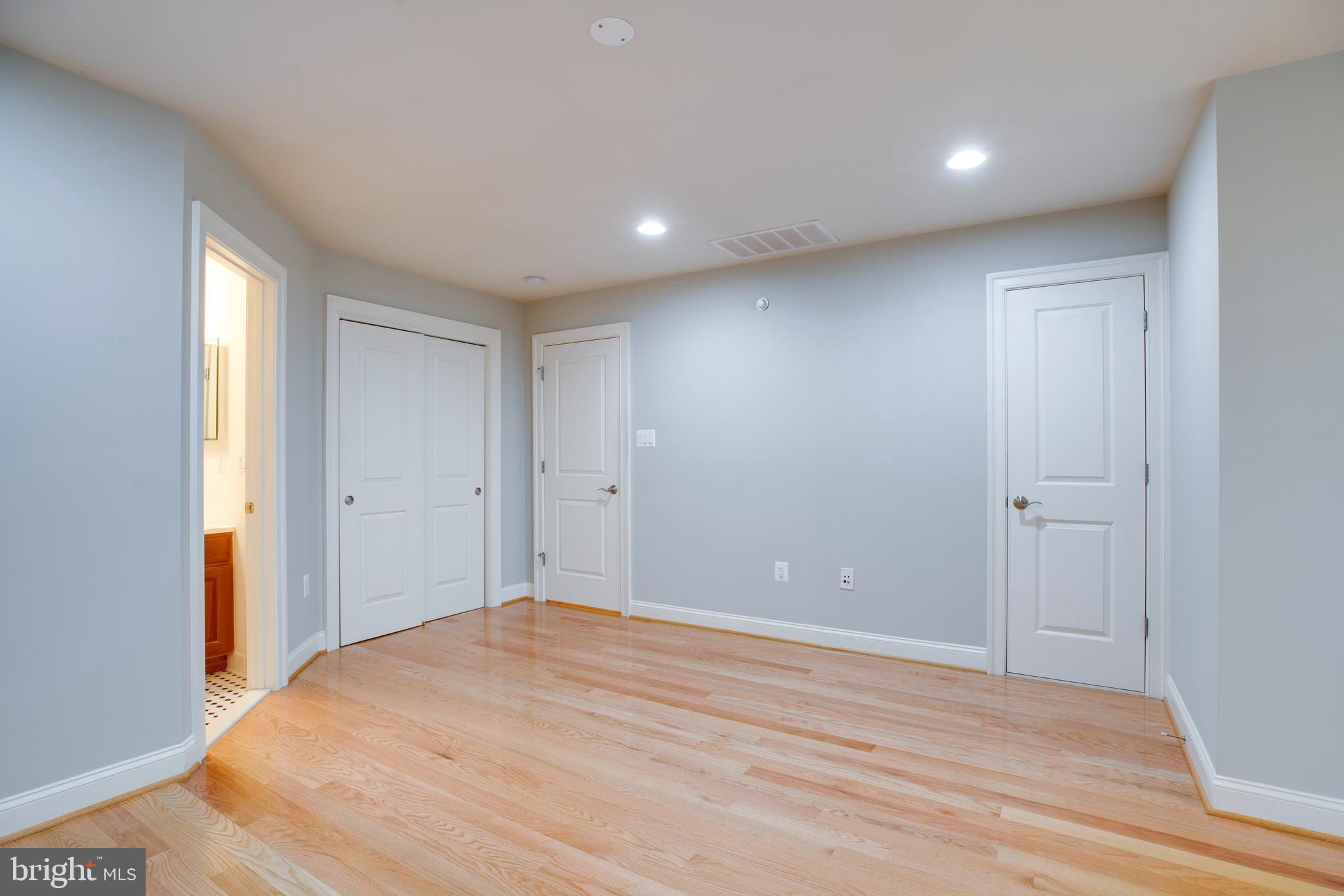 7025 LITTLE LEAF LINDEN LANE