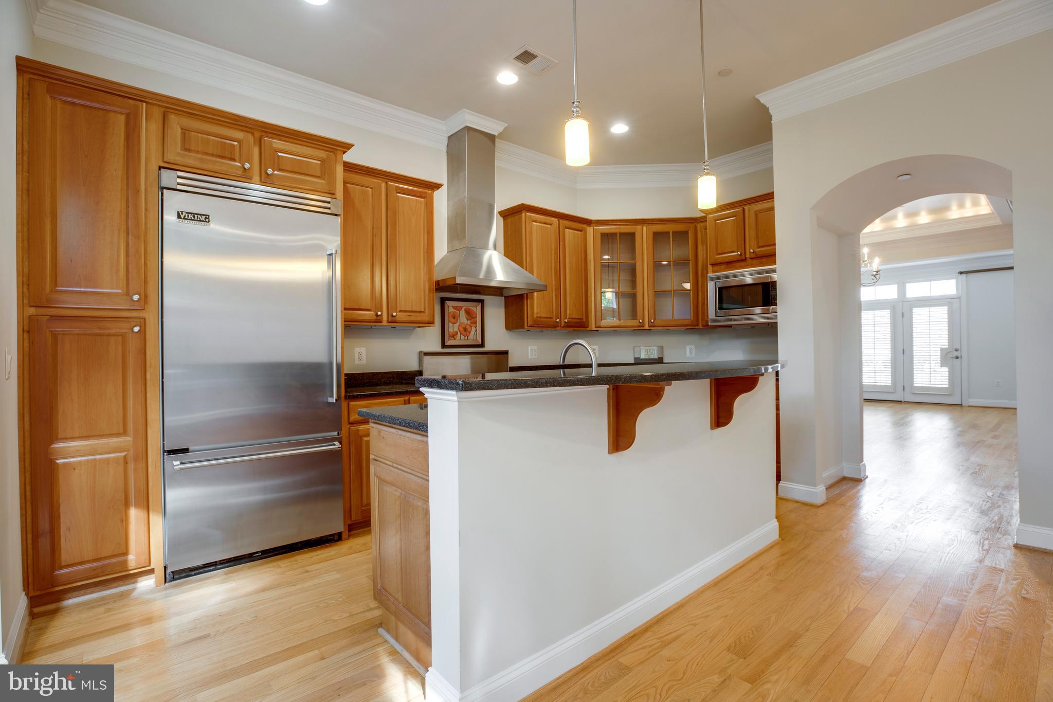 7025 LITTLE LEAF LINDEN LANE