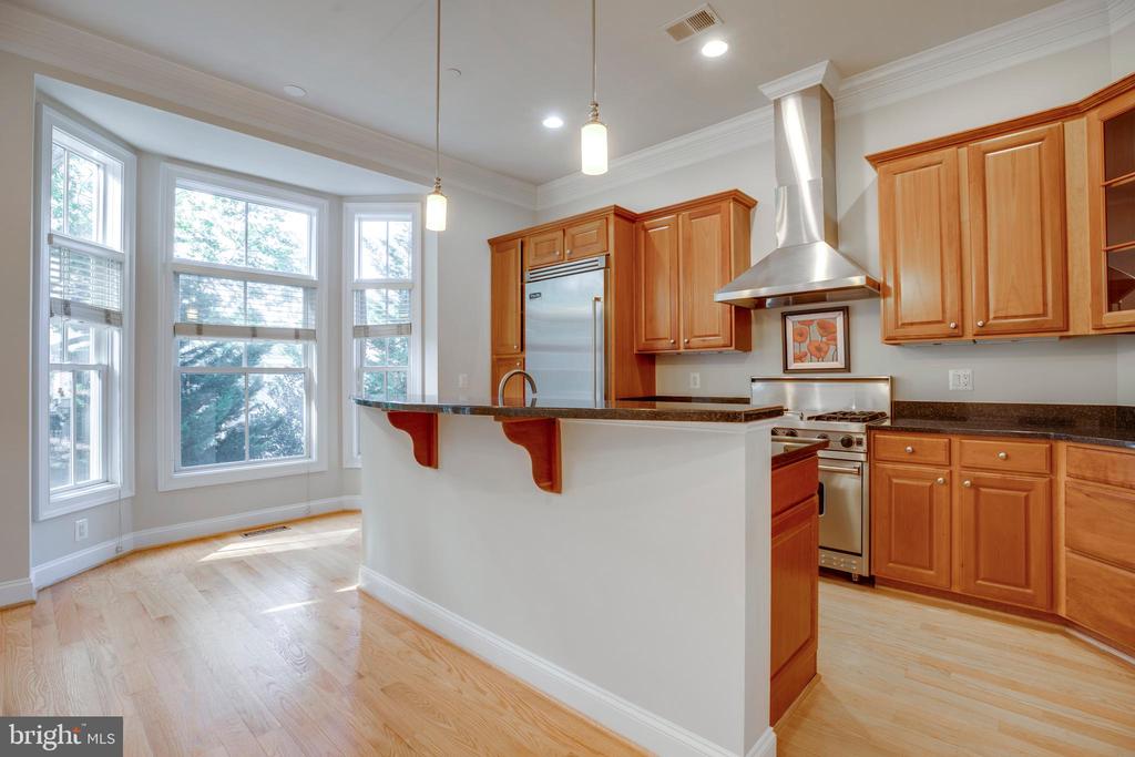 7025 LITTLE LEAF LINDEN LANE
