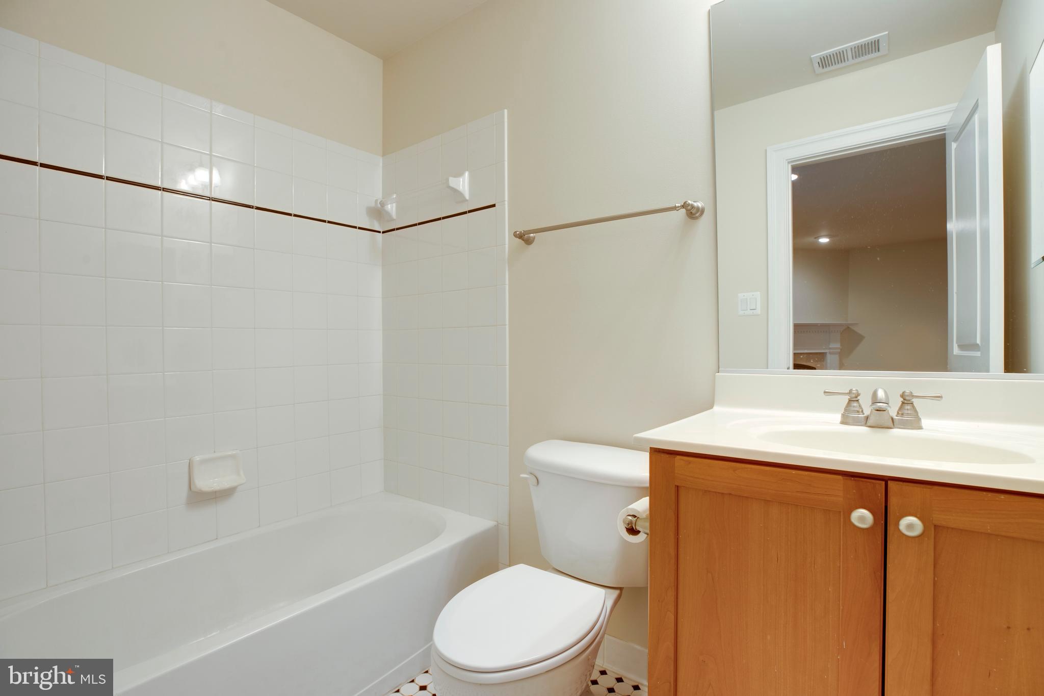 7025 LITTLE LEAF LINDEN LANE