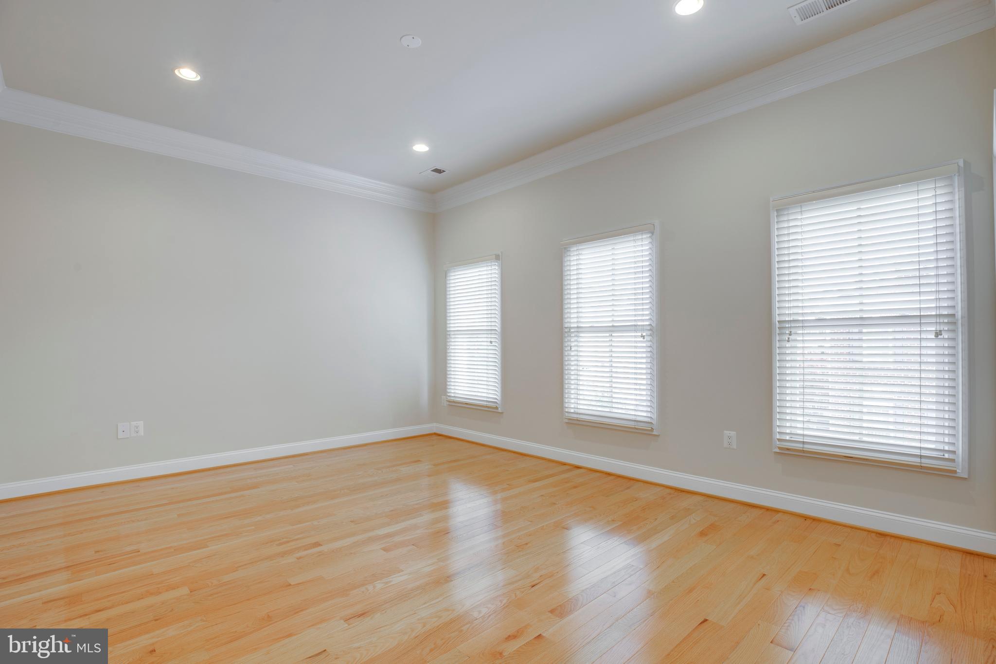 7025 LITTLE LEAF LINDEN LANE