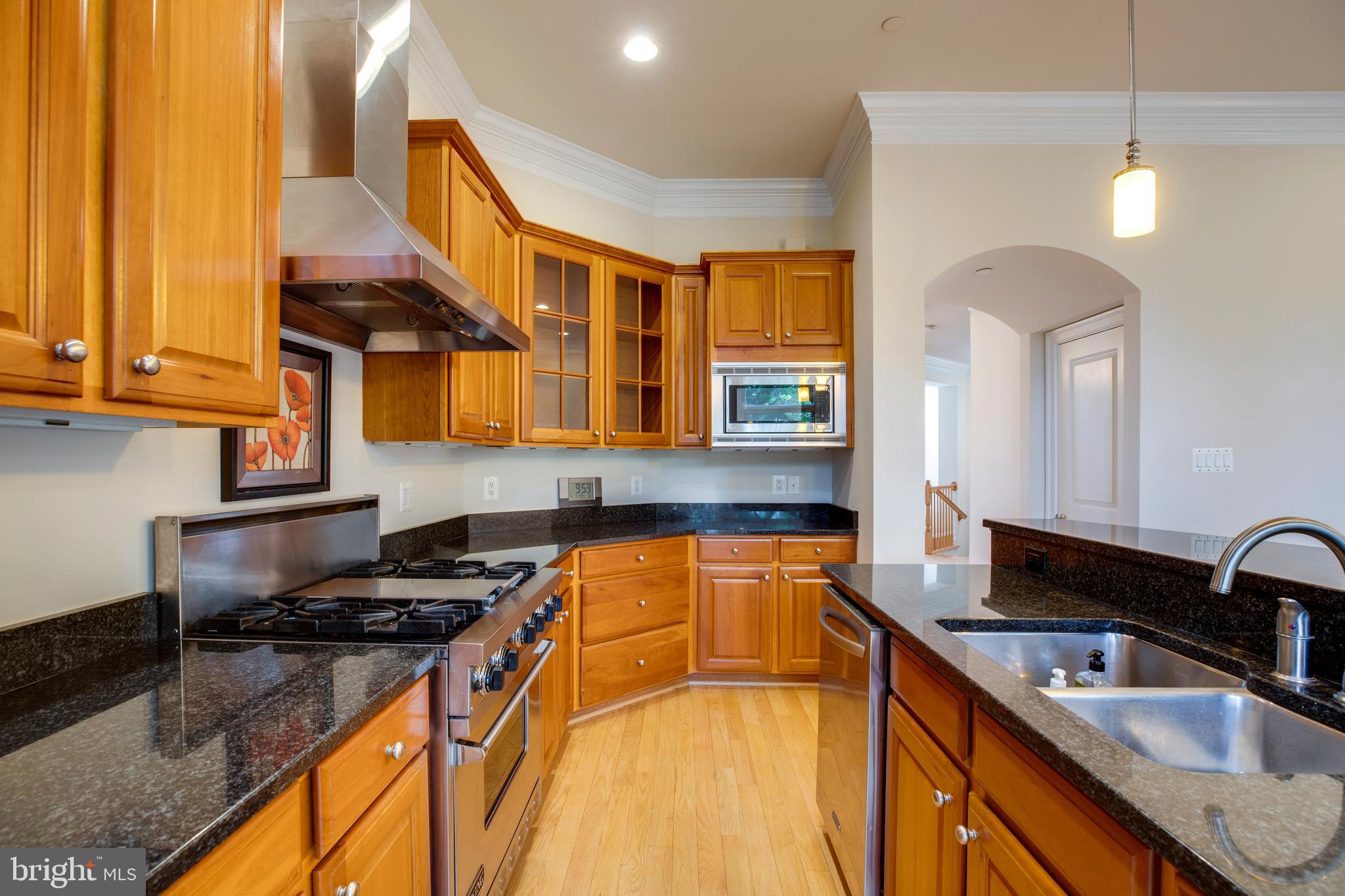 7025 LITTLE LEAF LINDEN LANE